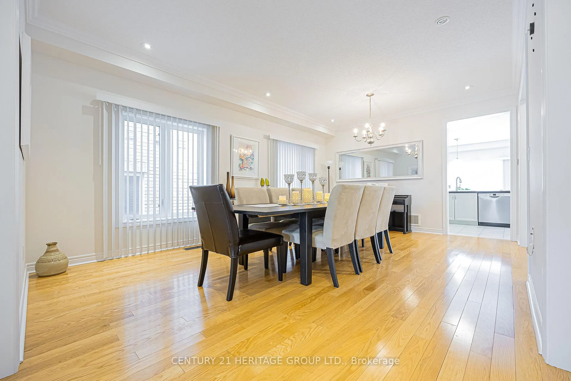Photo 2 of 52 Maple Valley Road, Vaughan, Patterson — HOMEH