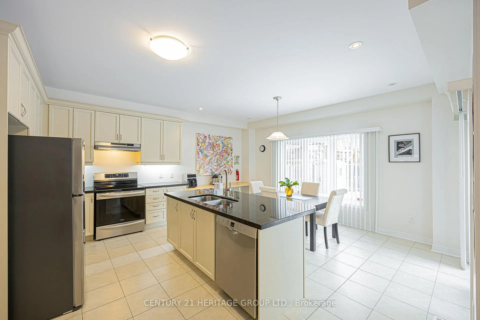 Photo 4 of 52 Maple Valley Road, Vaughan, Patterson — HOMEH