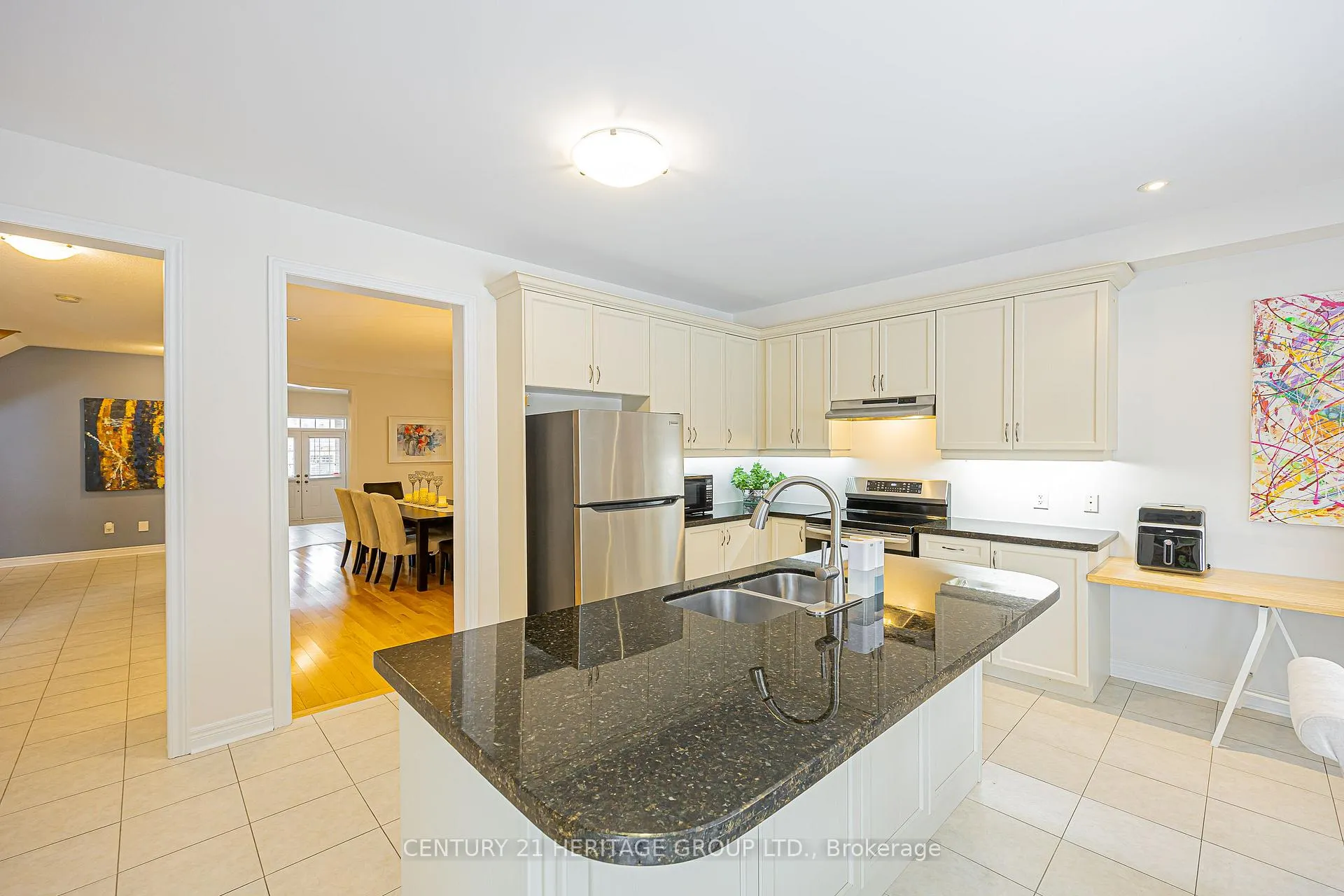 Photo 6 of 52 Maple Valley Road, Vaughan, Patterson — HOMEH