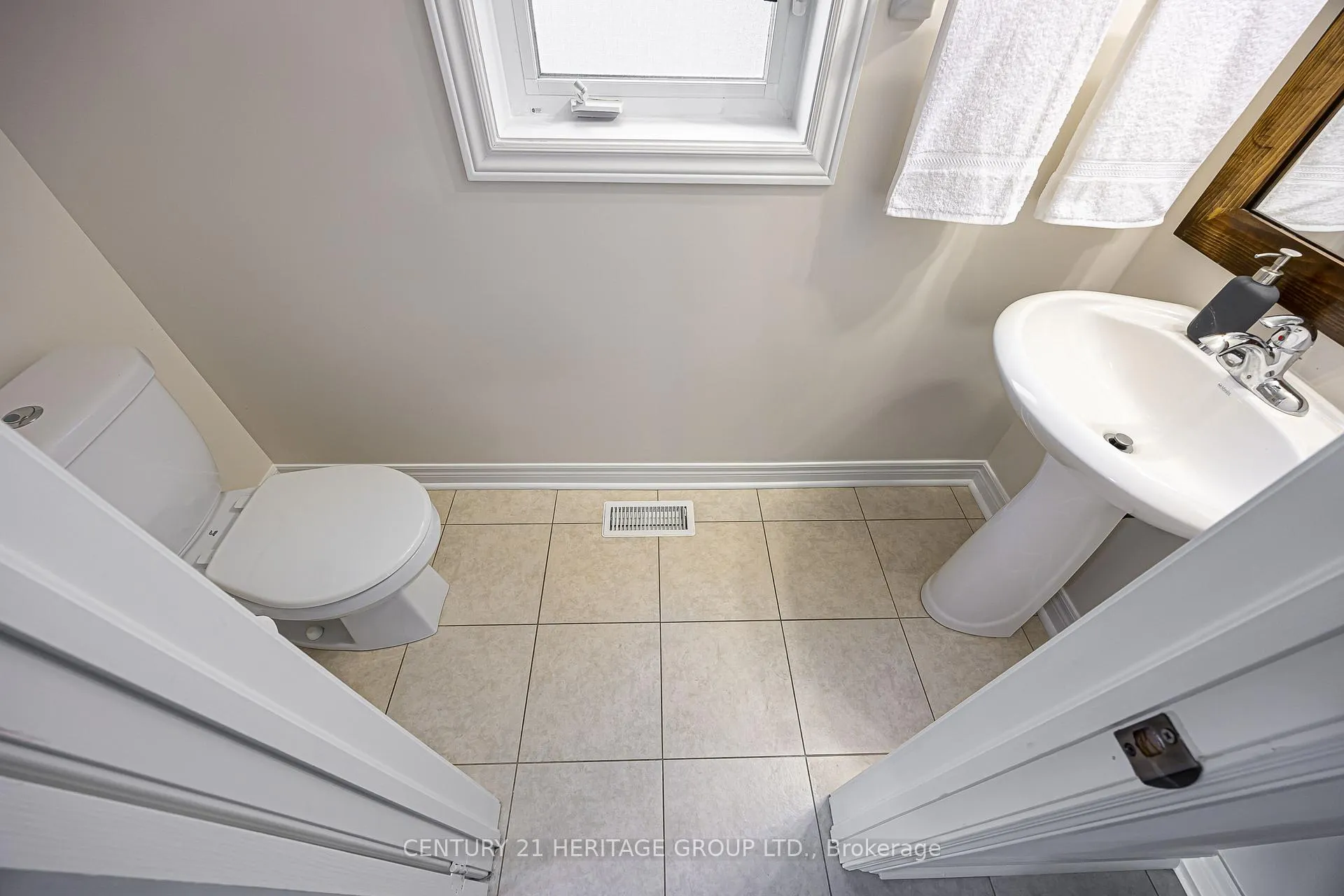 Photo 8 of 52 Maple Valley Road, Vaughan, Patterson — HOMEH