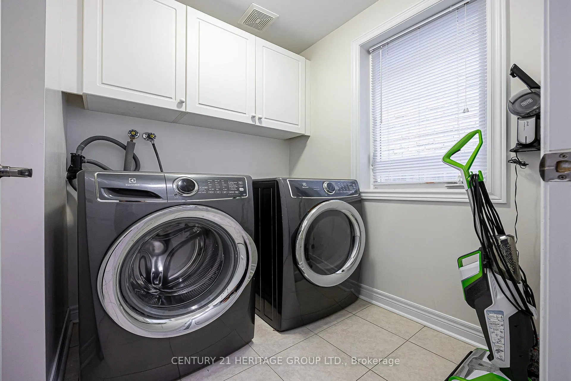 Photo 9 of 52 Maple Valley Road, Vaughan, Patterson — HOMEH