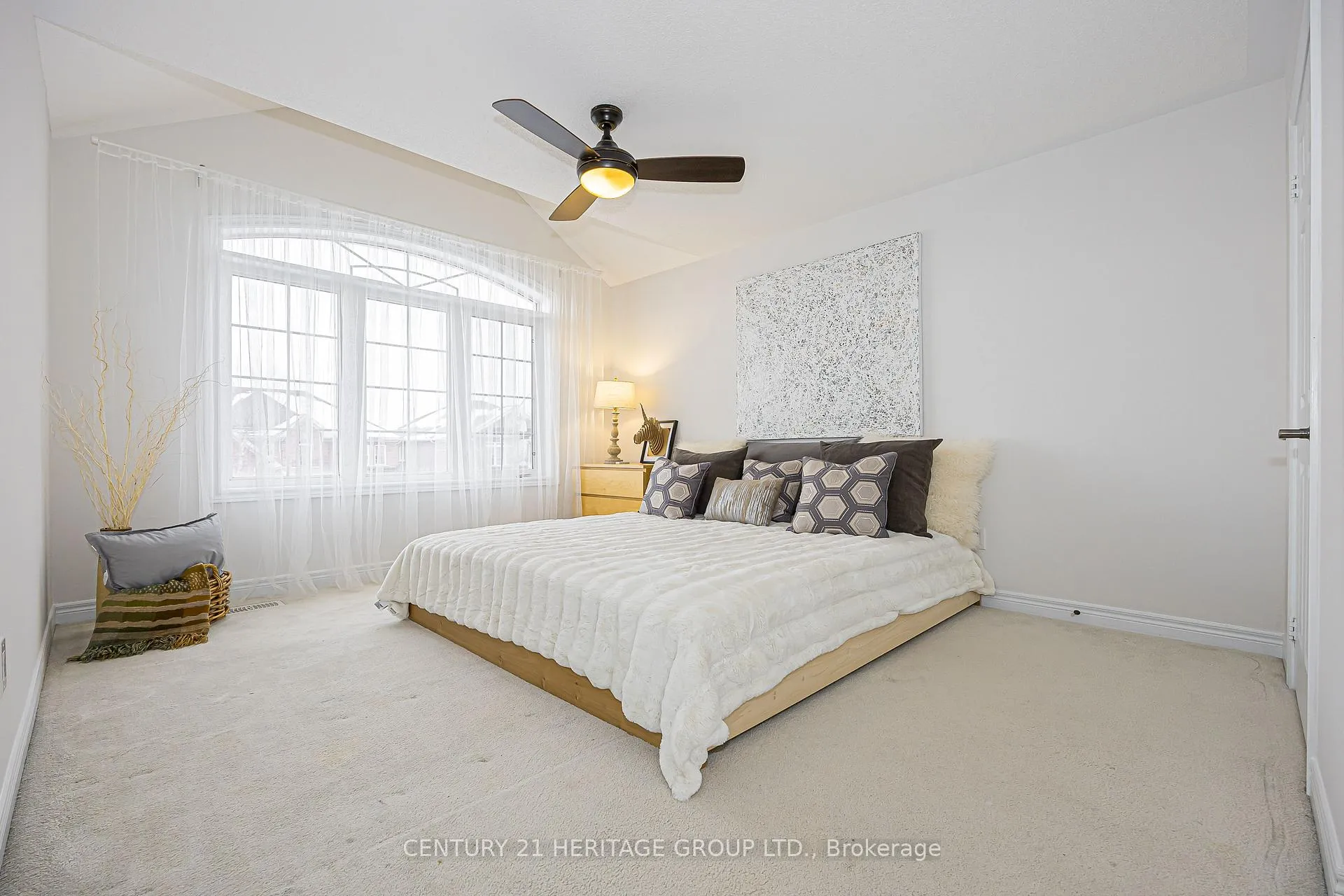 Photo 18 of 52 Maple Valley Road, Vaughan, Patterson — HOMEH