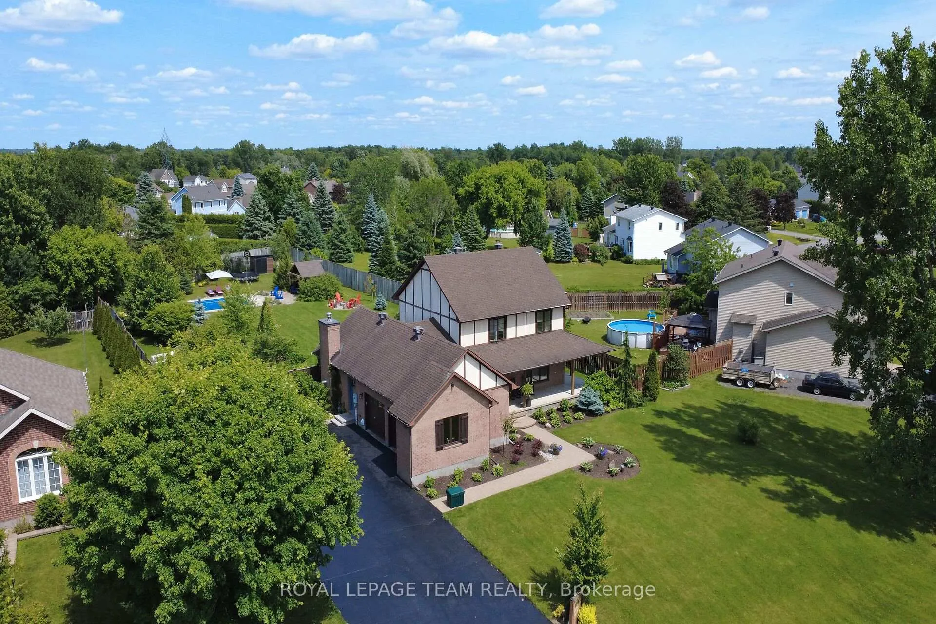 Photo 3 of 1571 Stanleyfield Crescent, Ottawa, Greely — HOMEH