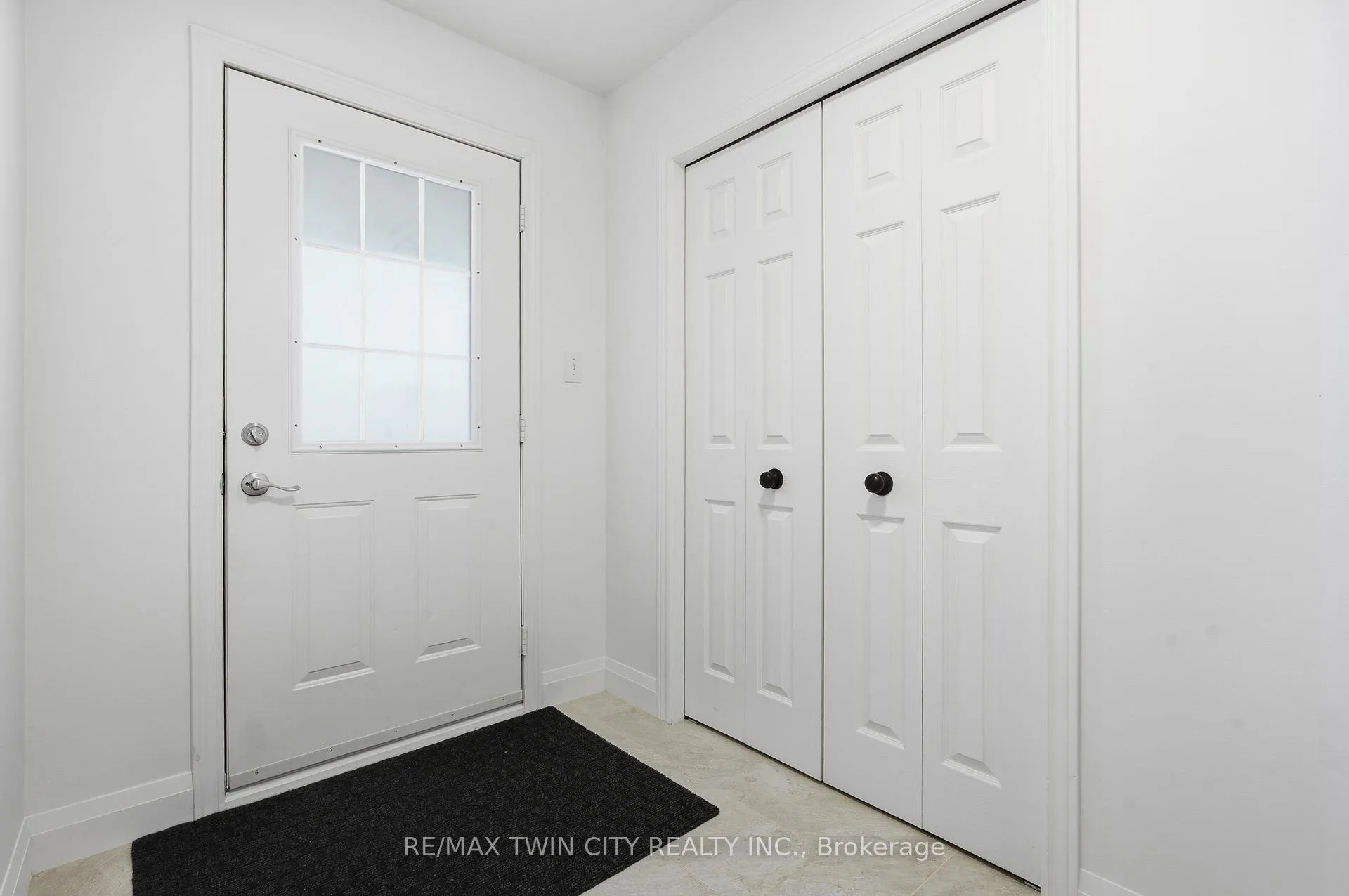Photo 4 of 50 Dahlia Street, Kitchener — HOMEH