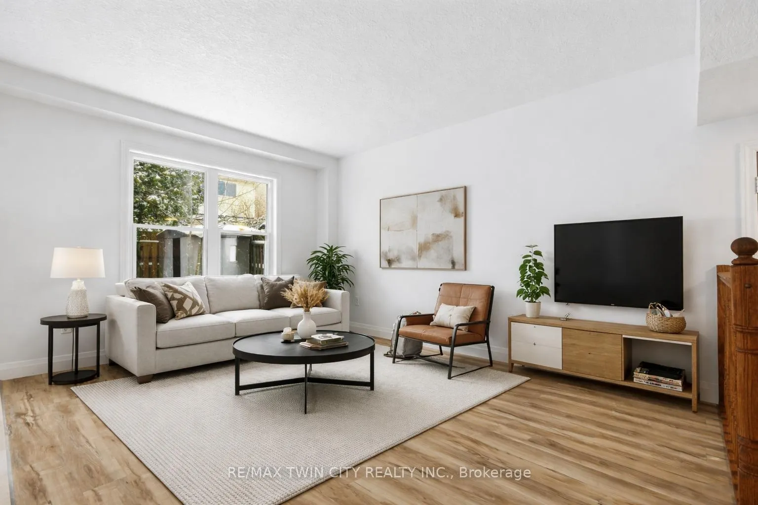 Photo 7 of 50 Dahlia Street, Kitchener — HOMEH