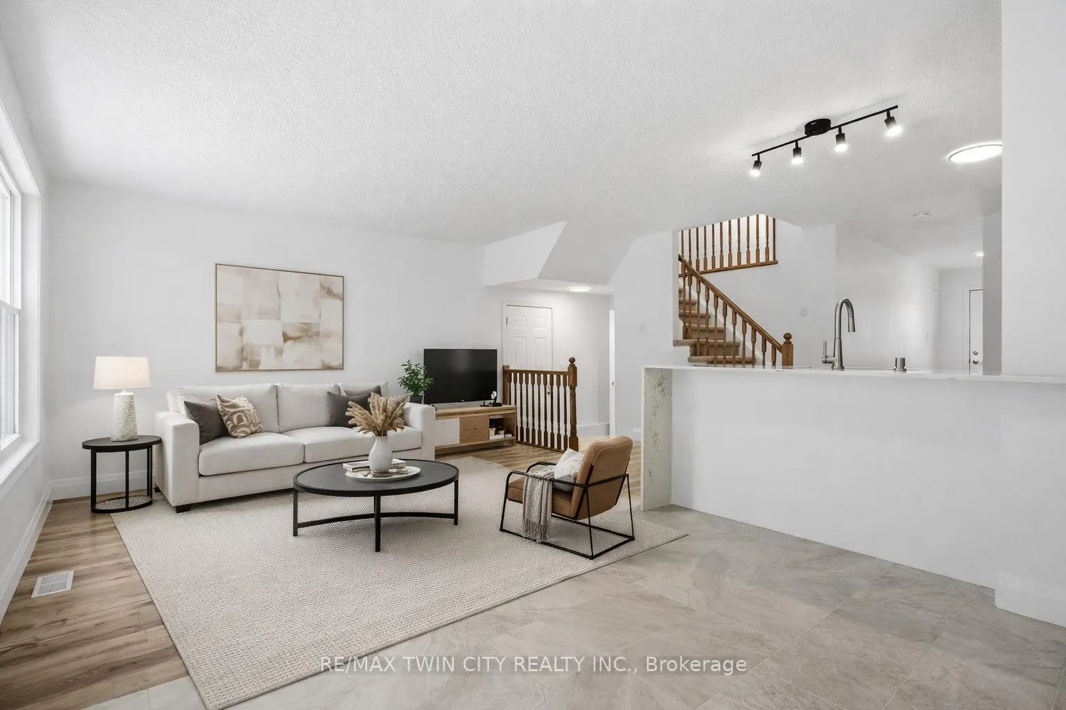 Photo 8 of 50 Dahlia Street, Kitchener — HOMEH