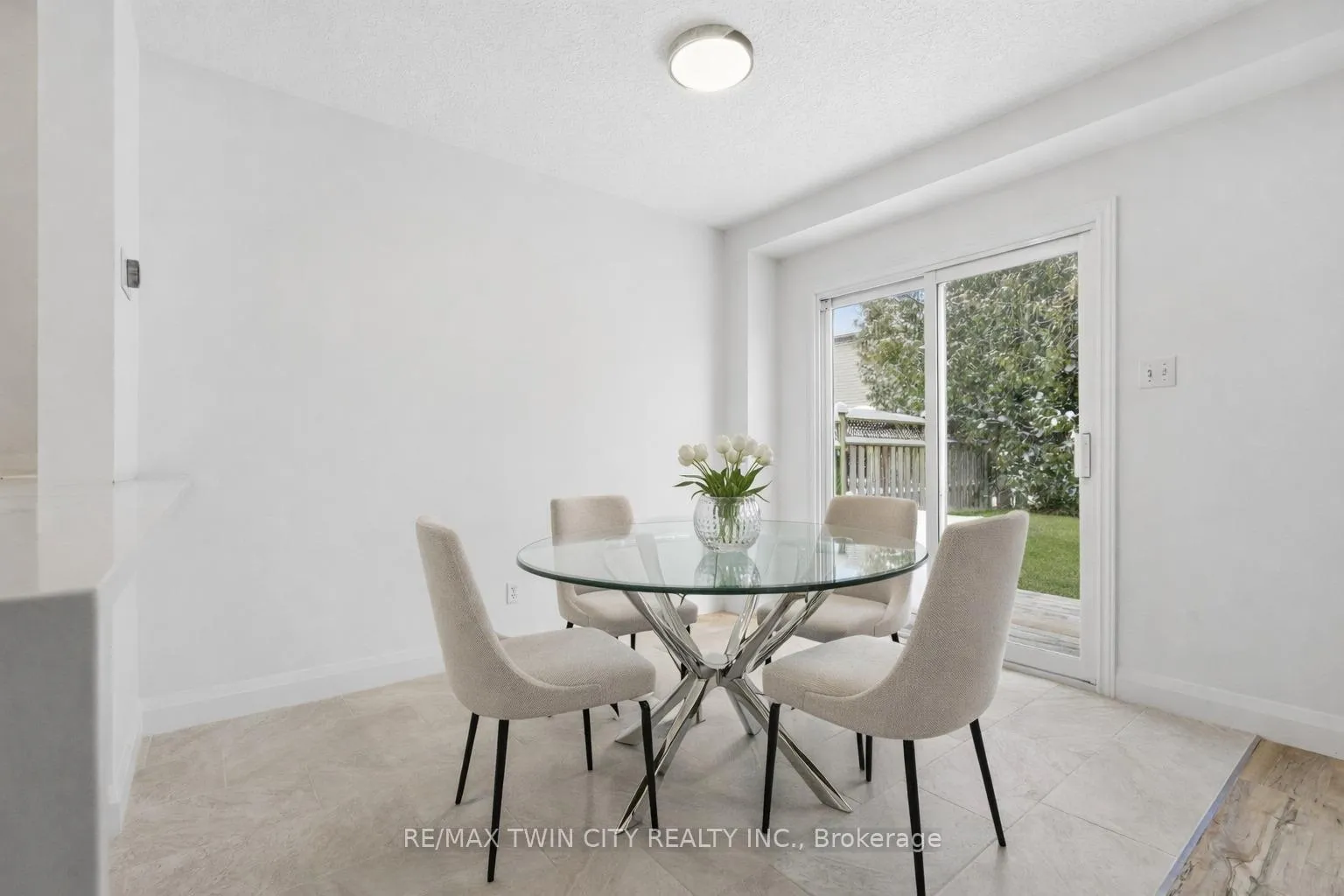 Photo 9 of 50 Dahlia Street, Kitchener — HOMEH
