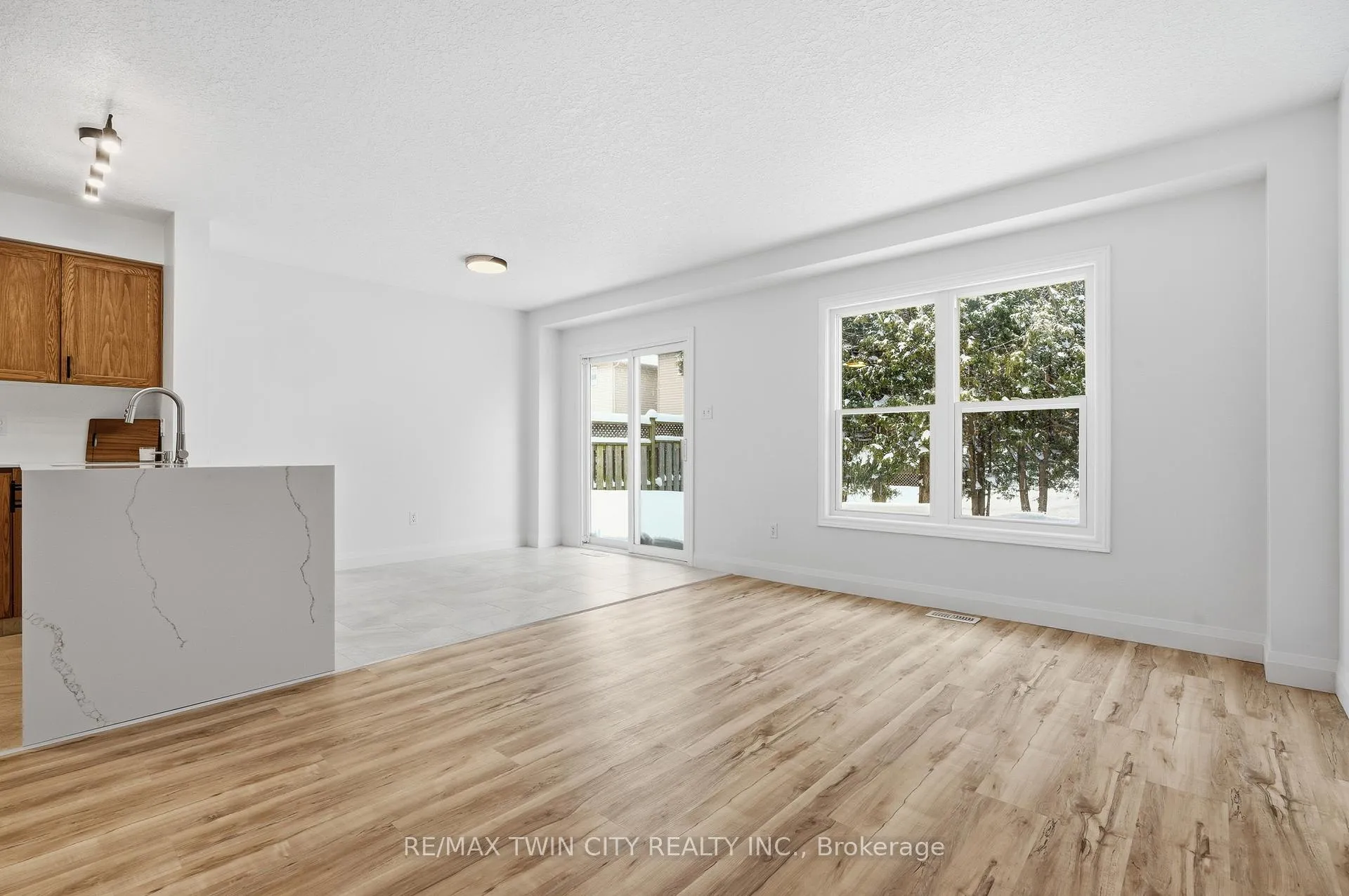 Photo 13 of 50 Dahlia Street, Kitchener — HOMEH