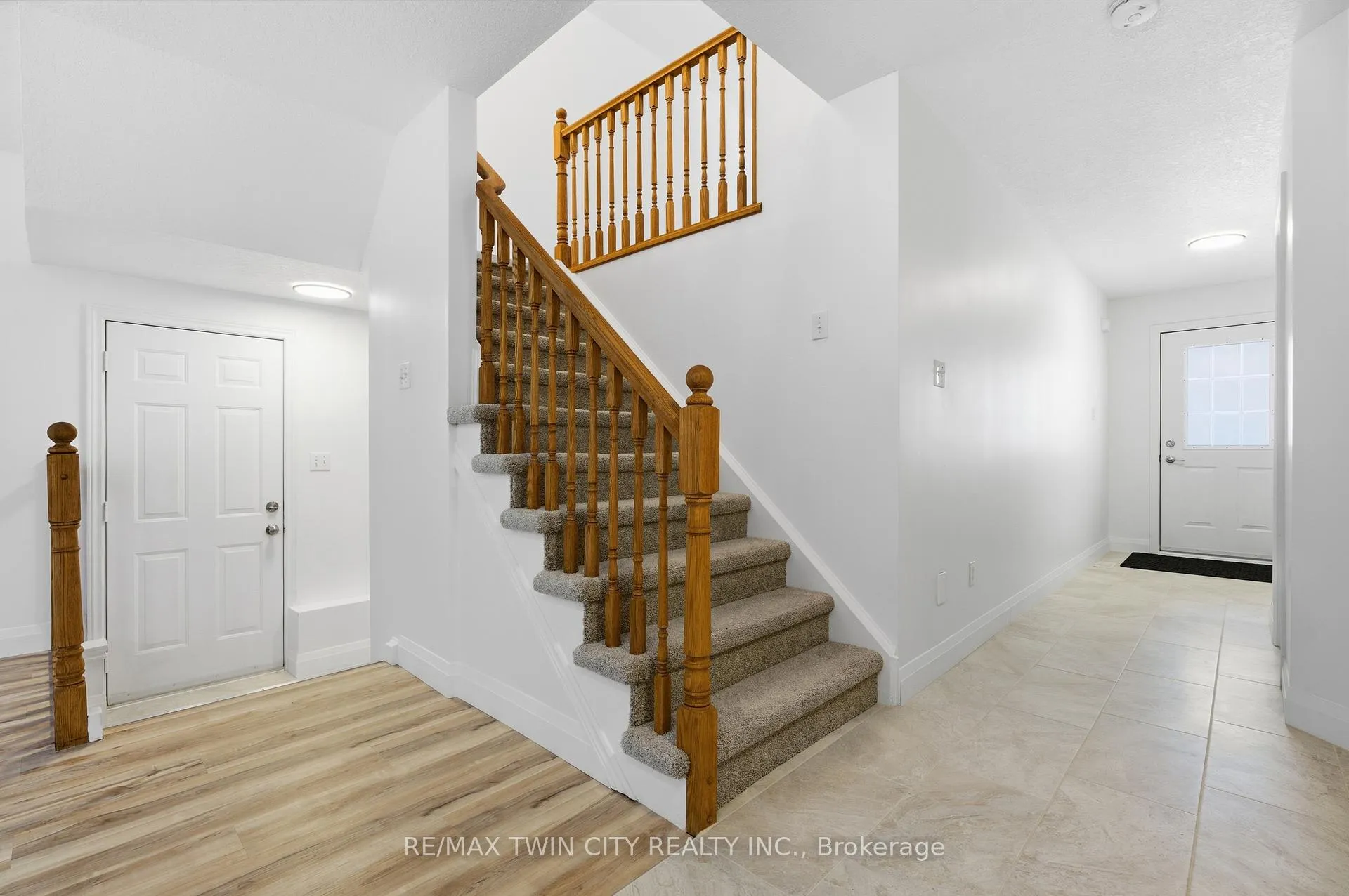 Photo 15 of 50 Dahlia Street, Kitchener — HOMEH