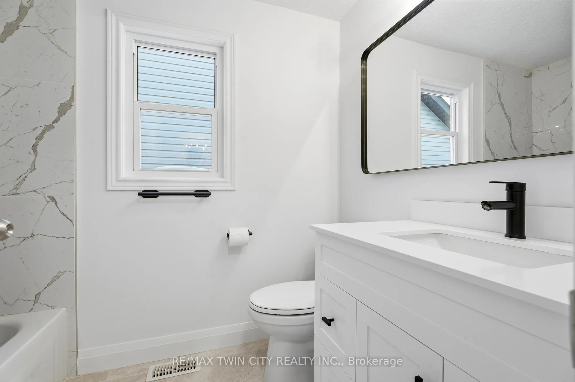 Photo 23 of 50 Dahlia Street, Kitchener — HOMEH