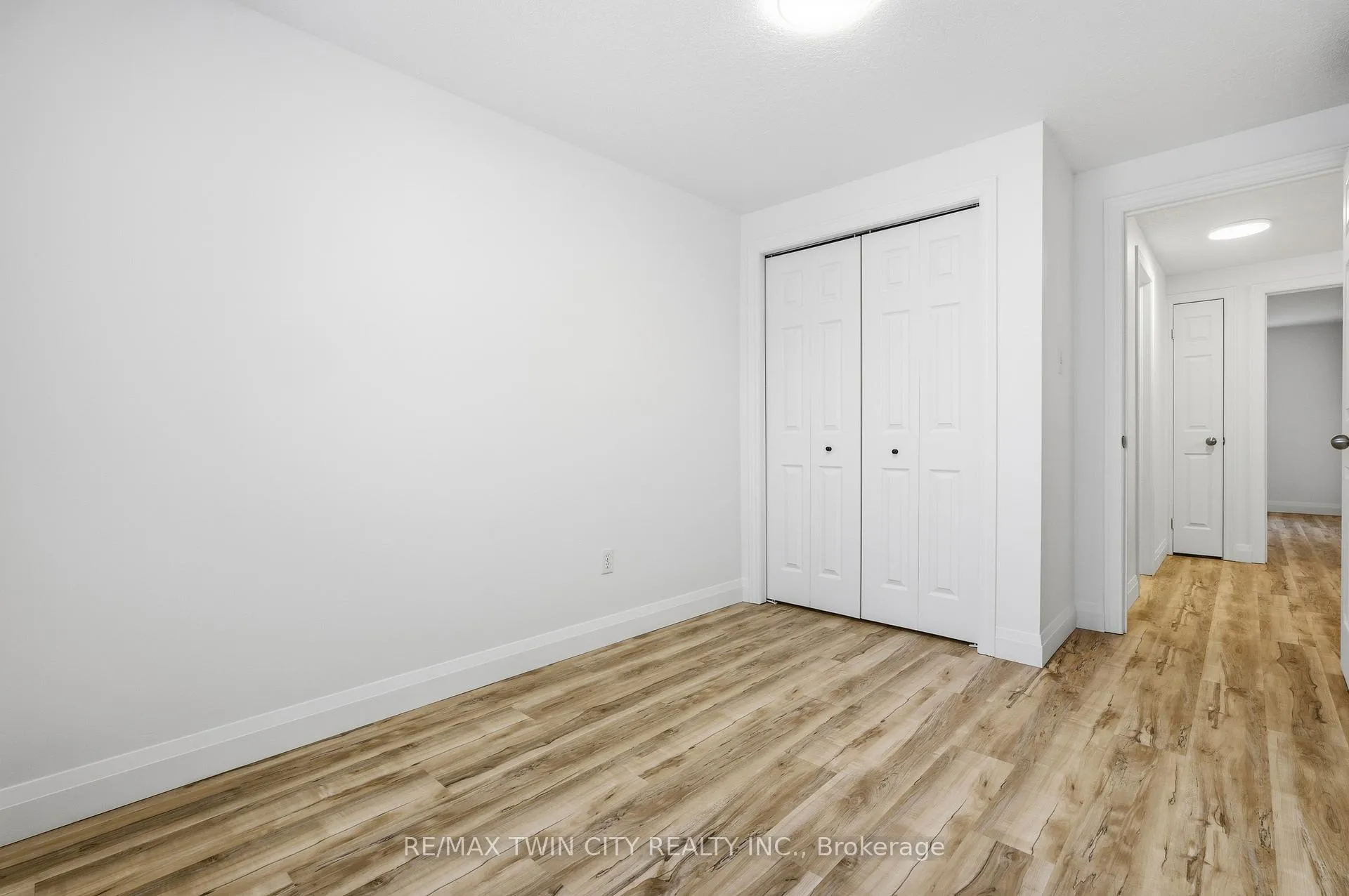 Photo 25 of 50 Dahlia Street, Kitchener — HOMEH