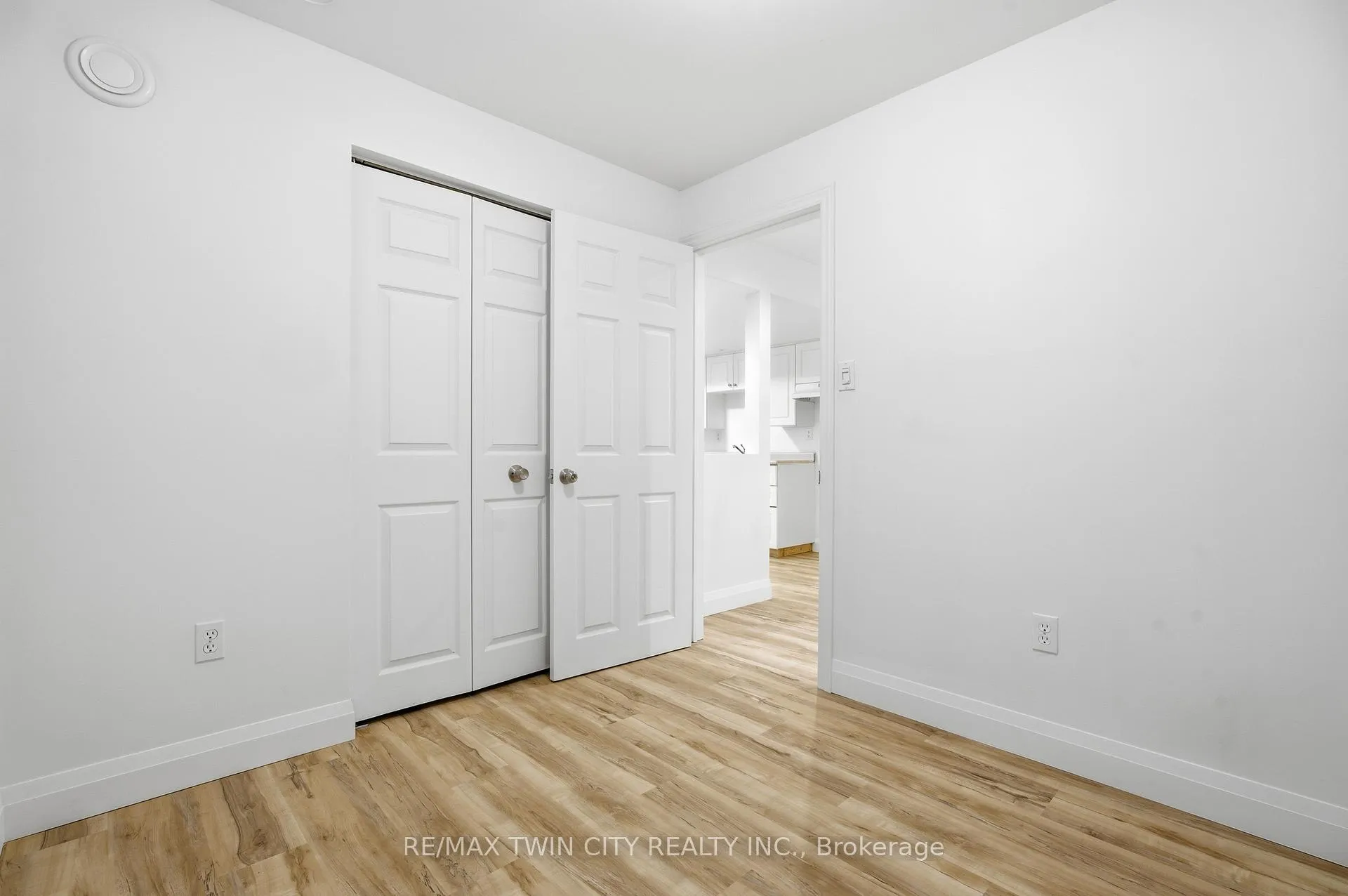 Photo 28 of 50 Dahlia Street, Kitchener — HOMEH