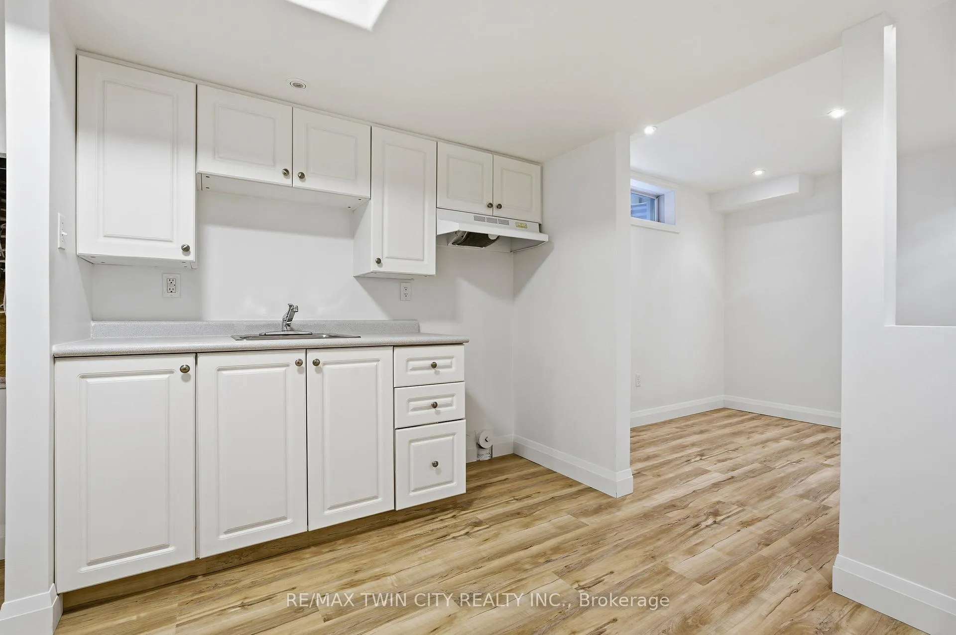 Photo 34 of 50 Dahlia Street, Kitchener — HOMEH