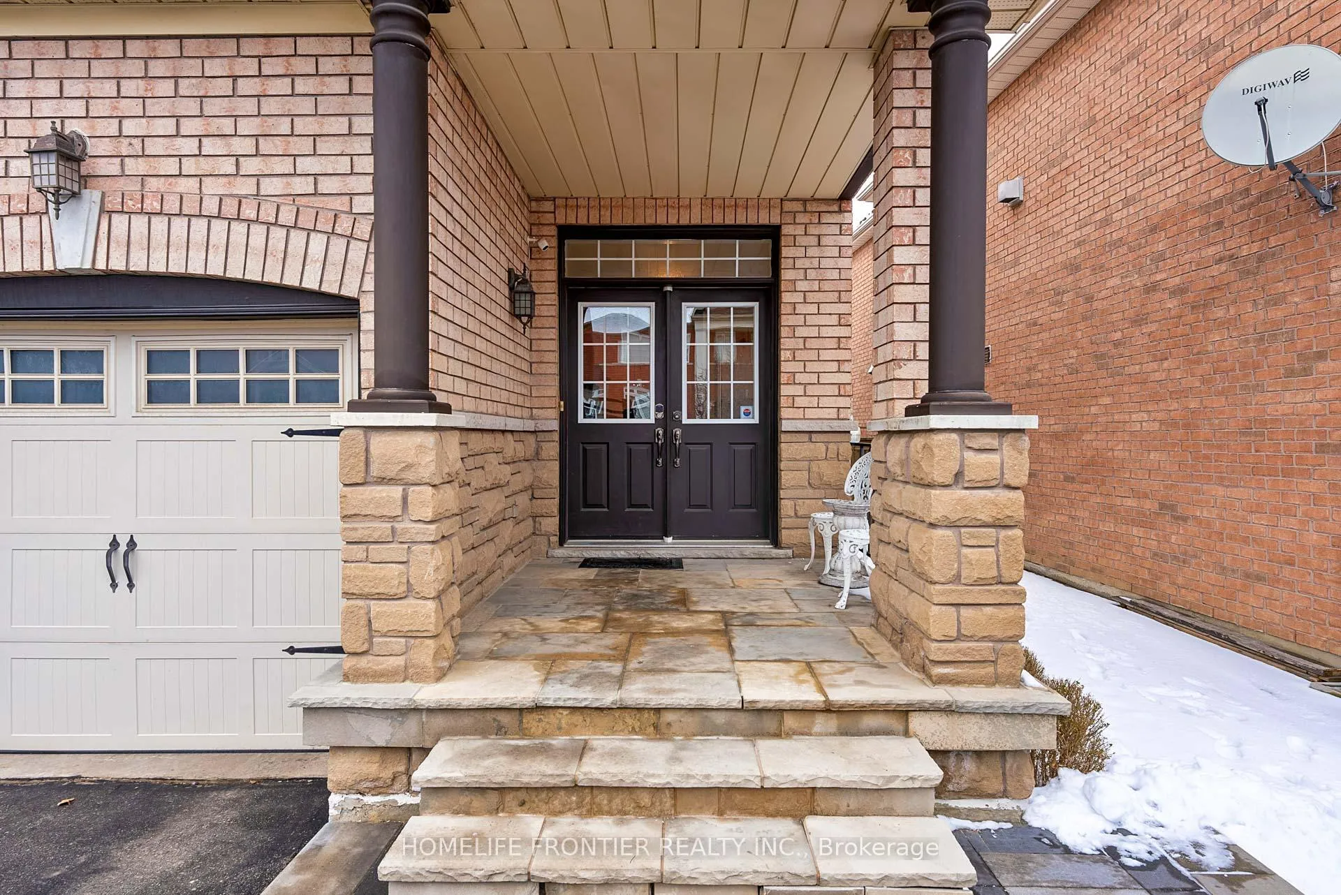 Photo 2 of 6 Strauss Road, Vaughan, Patterson — HOMEH