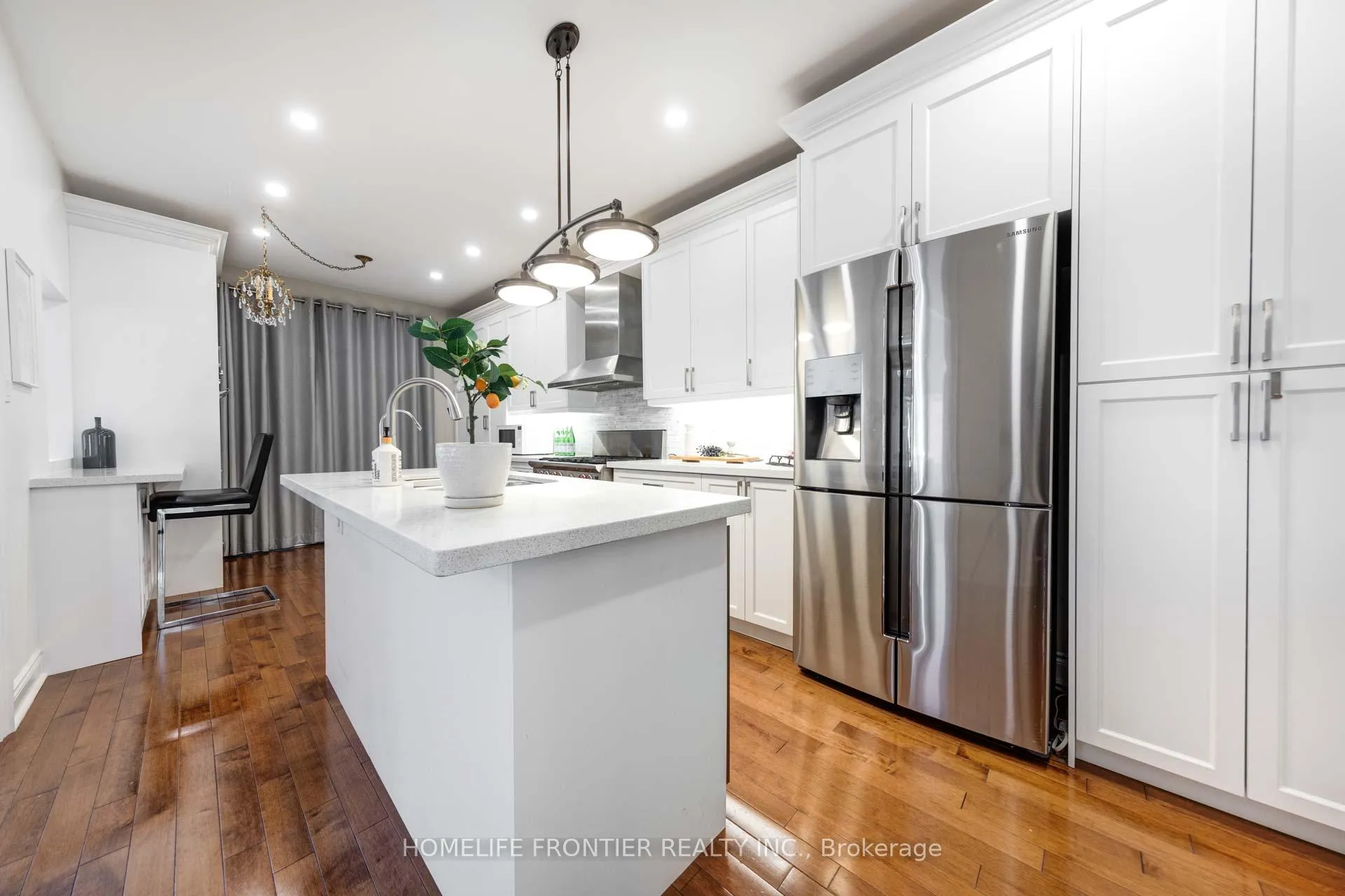 Photo 7 of 6 Strauss Road, Vaughan, Patterson — HOMEH