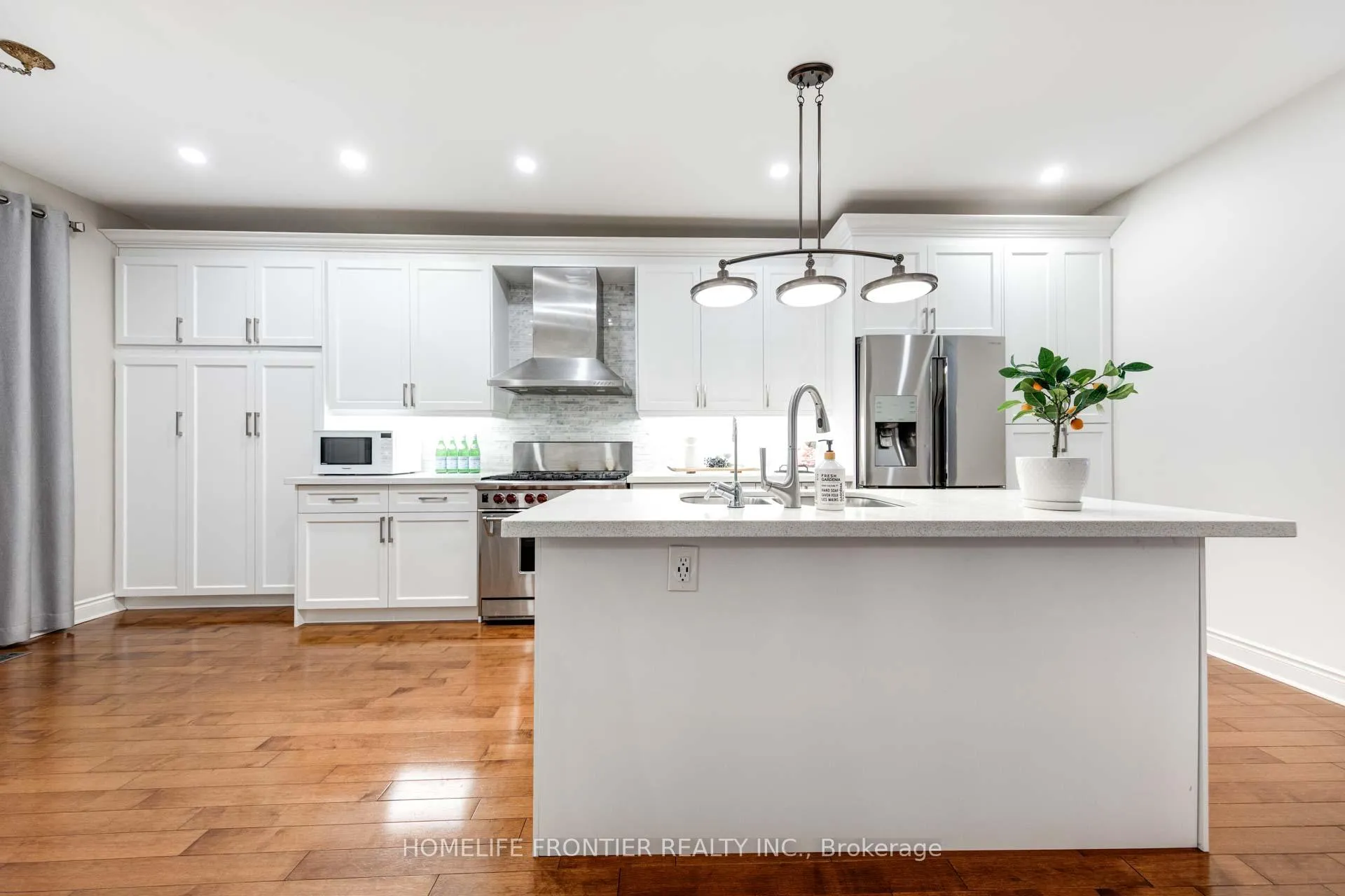 Photo 14 of 6 Strauss Road, Vaughan, Patterson — HOMEH