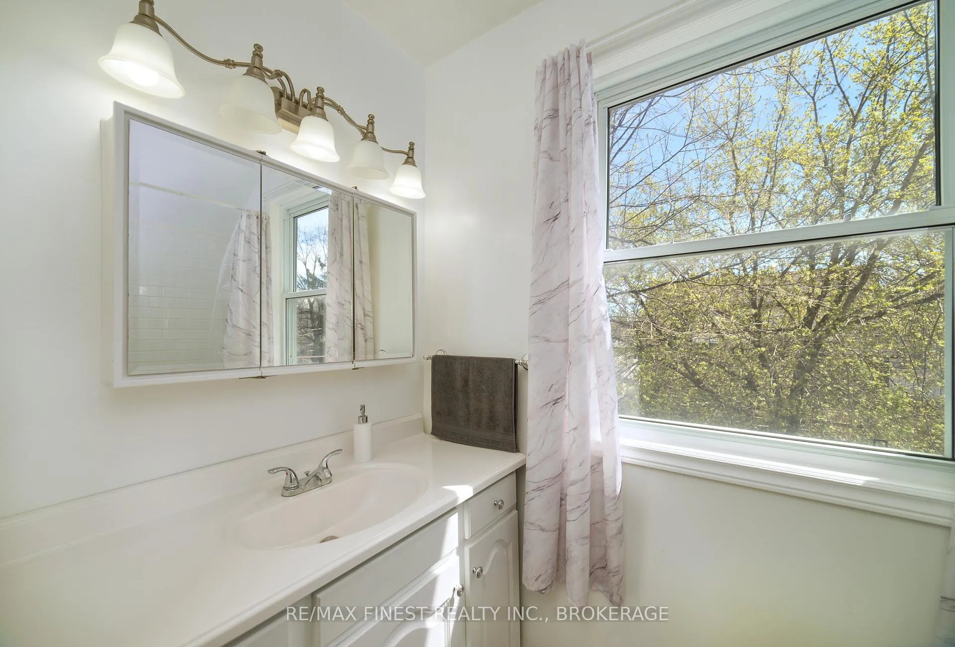 Photo 13 of 62 Stephen Street, Kingston, East of Sir John A. Blvd — HOMEH