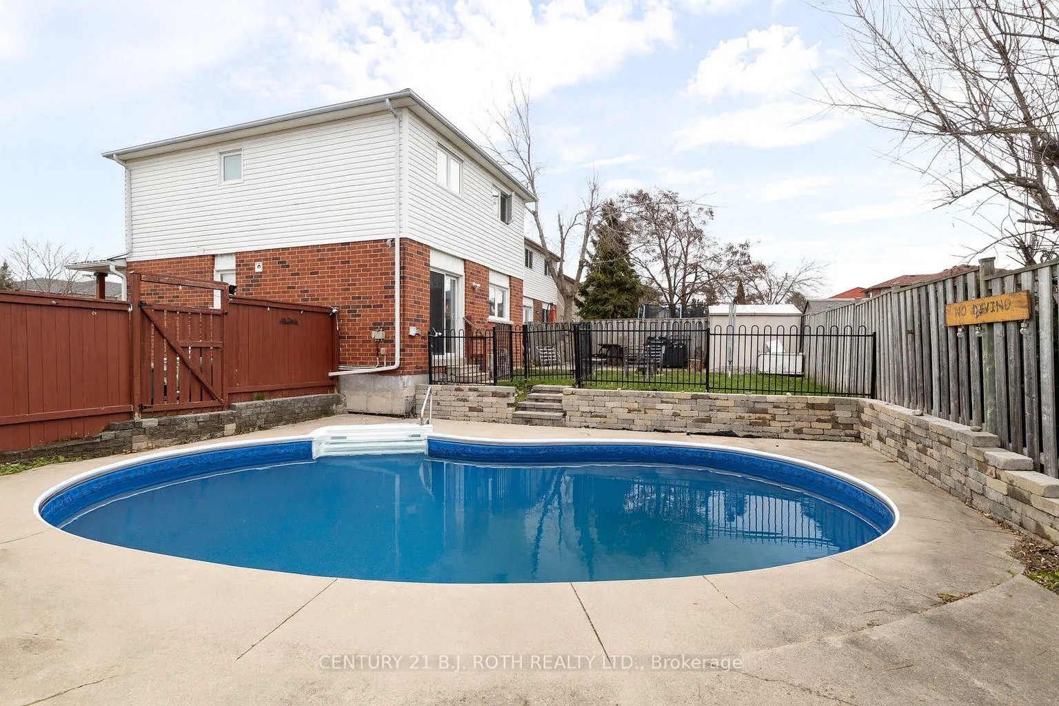 Photo 1 of 27 Golds Crescent, Barrie, Holly — HOMEH