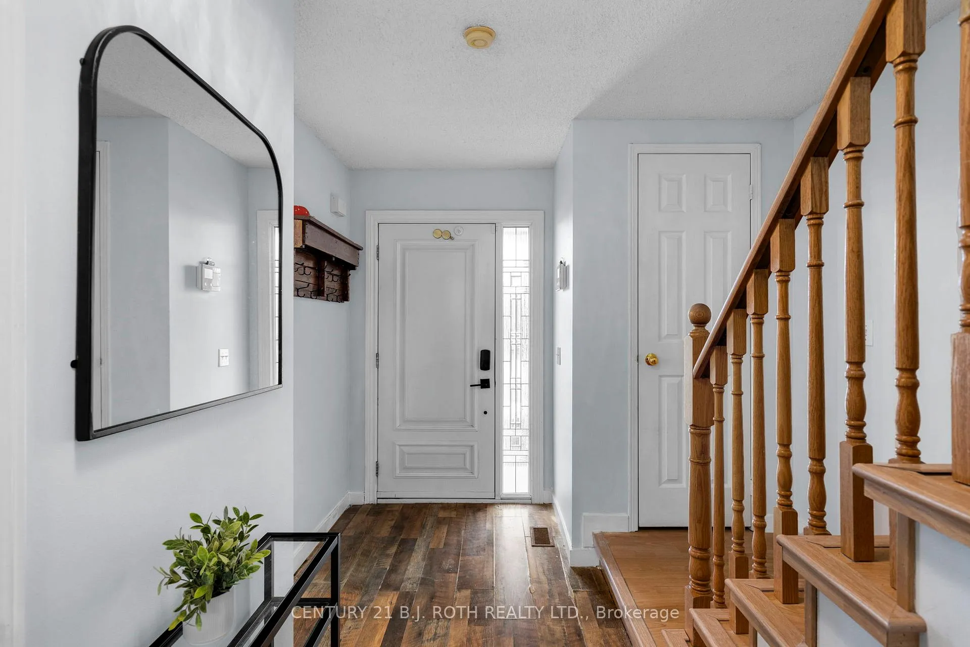Photo 4 of 27 Golds Crescent, Barrie, Holly — HOMEH