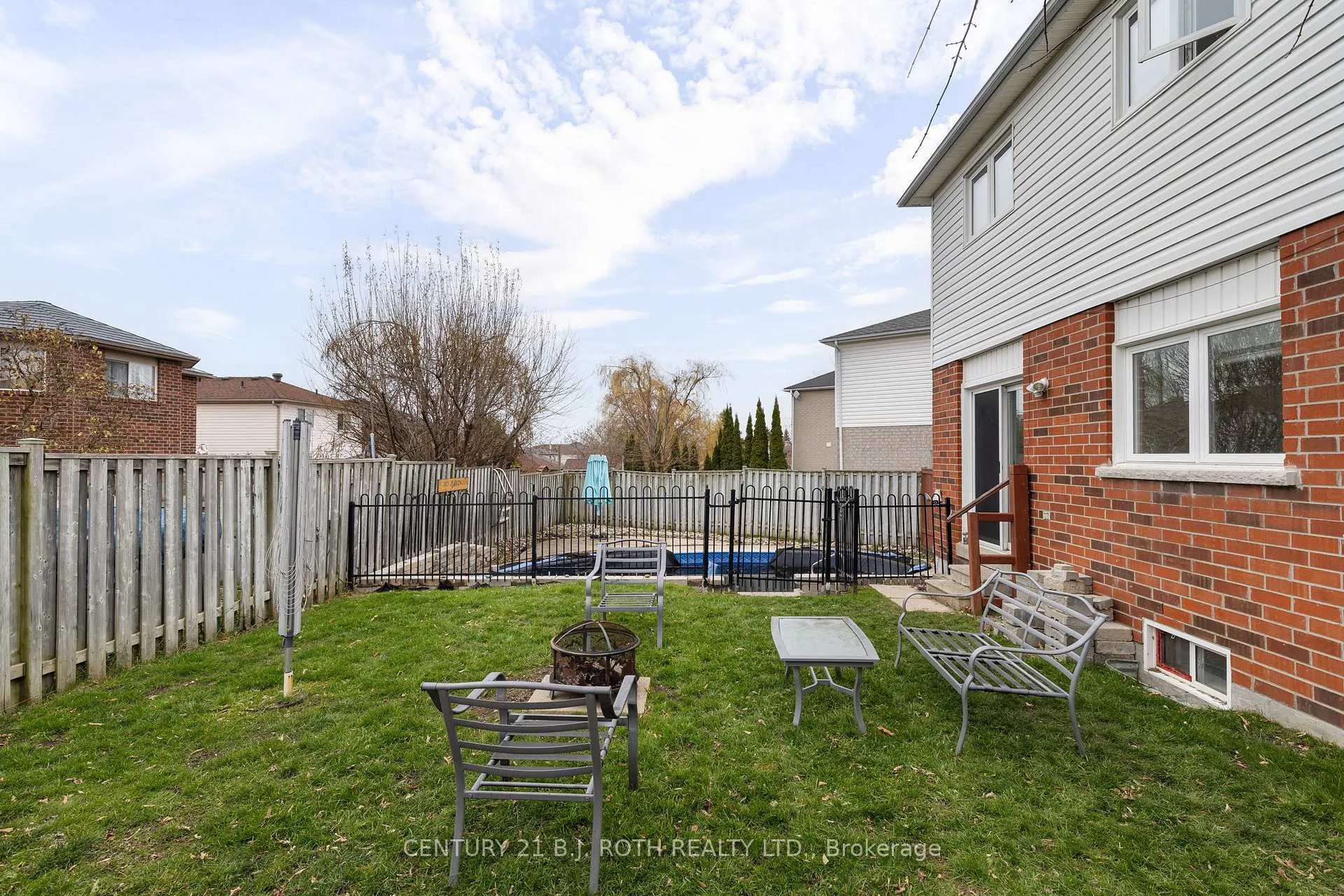 Photo 31 of 27 Golds Crescent, Barrie, Holly — HOMEH