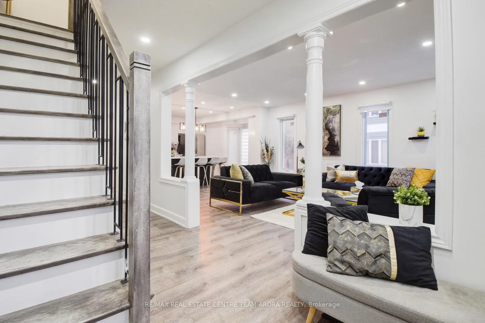 Photo 5 of 47 Desert Sand Drive, Brampton, Sandringham-Wellington — HOMEH