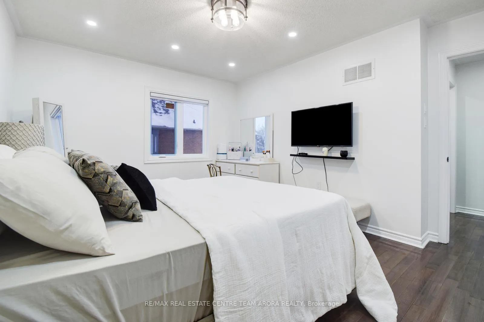 Photo 17 of 47 Desert Sand Drive, Brampton, Sandringham-Wellington — HOMEH