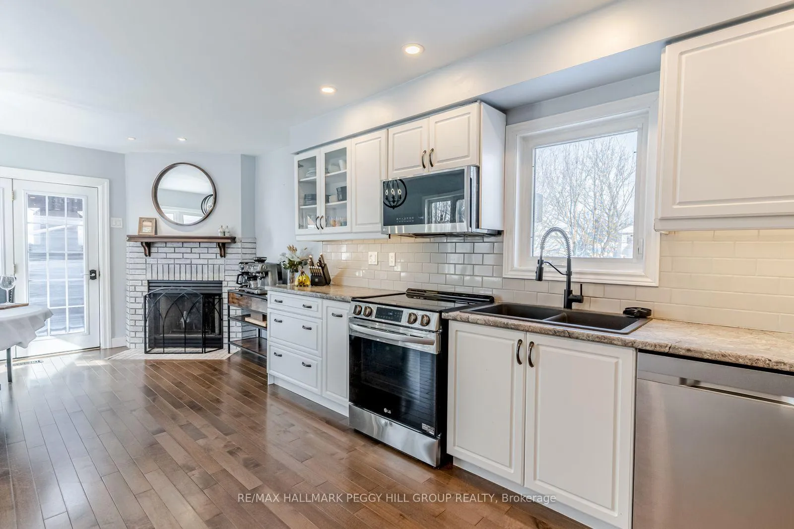 Photo 3 of 20 Pae Drive, Barrie, Painswick North — HOMEH