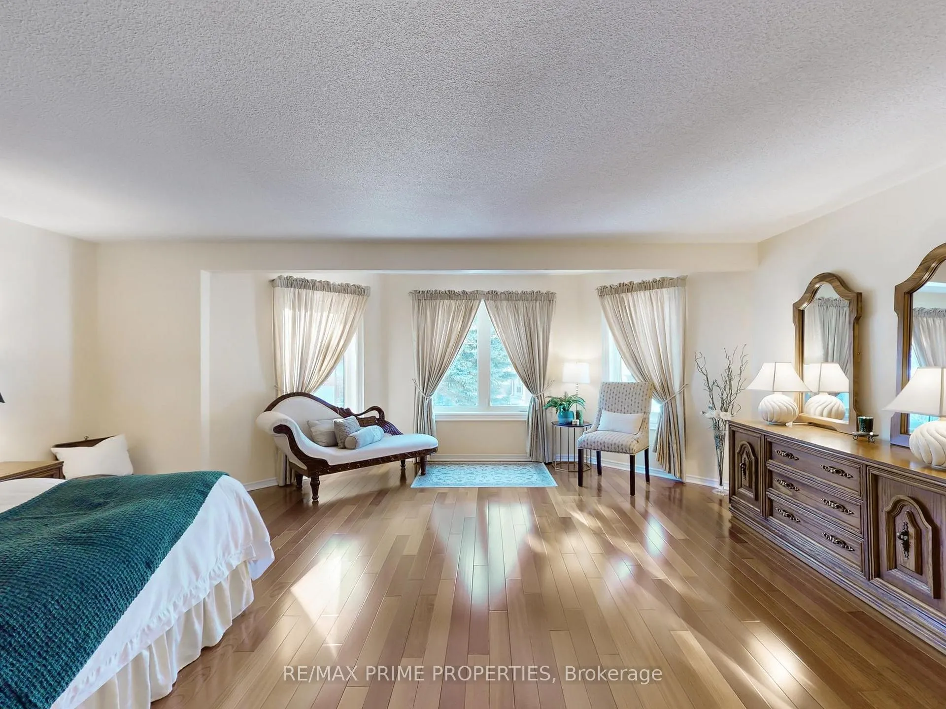 Photo 16 of 4 Lancashire Road, Markham, Unionville — HOMEH