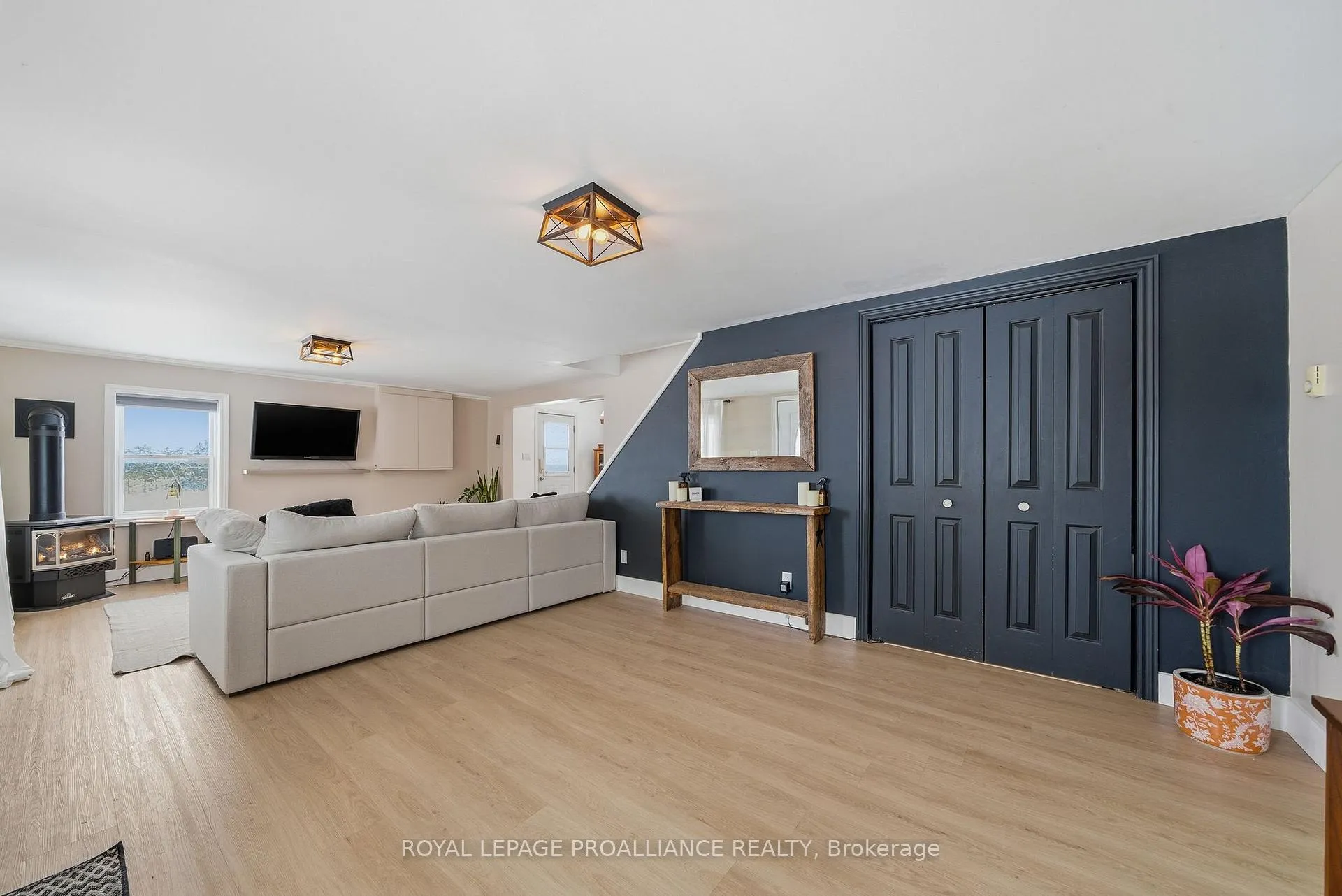 Photo 8 of 82 Manley Drive, Belleville, Belleville Ward — HOMEH