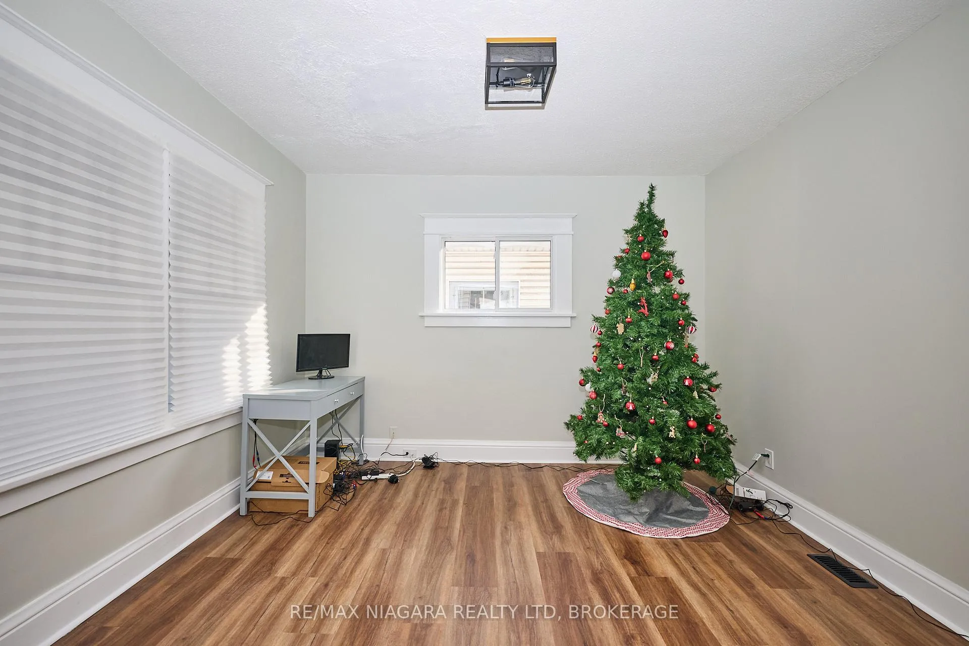 Photo 8 of 5006 Morrison Street, Niagara Falls, Cherrywood — HOMEH