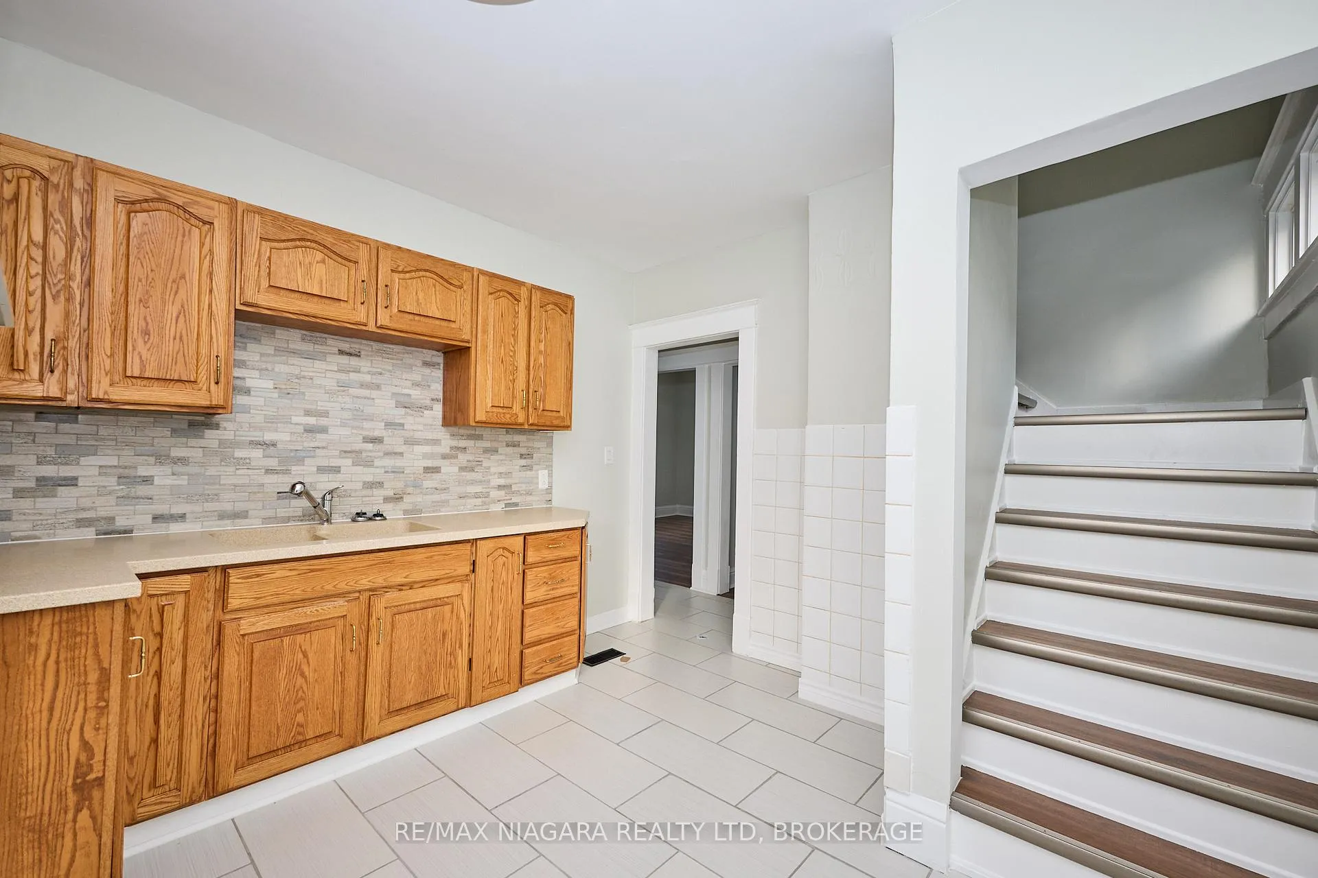 Photo 9 of 5006 Morrison Street, Niagara Falls, Cherrywood — HOMEH