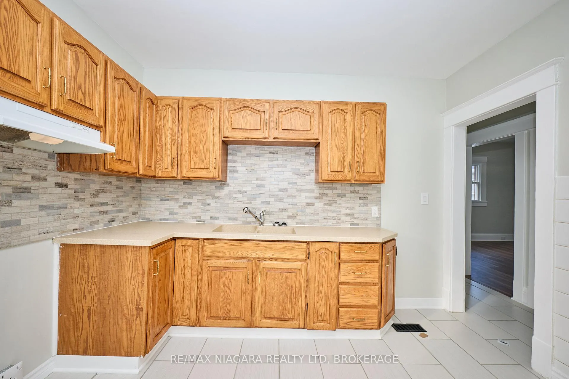 Photo 10 of 5006 Morrison Street, Niagara Falls, Cherrywood — HOMEH