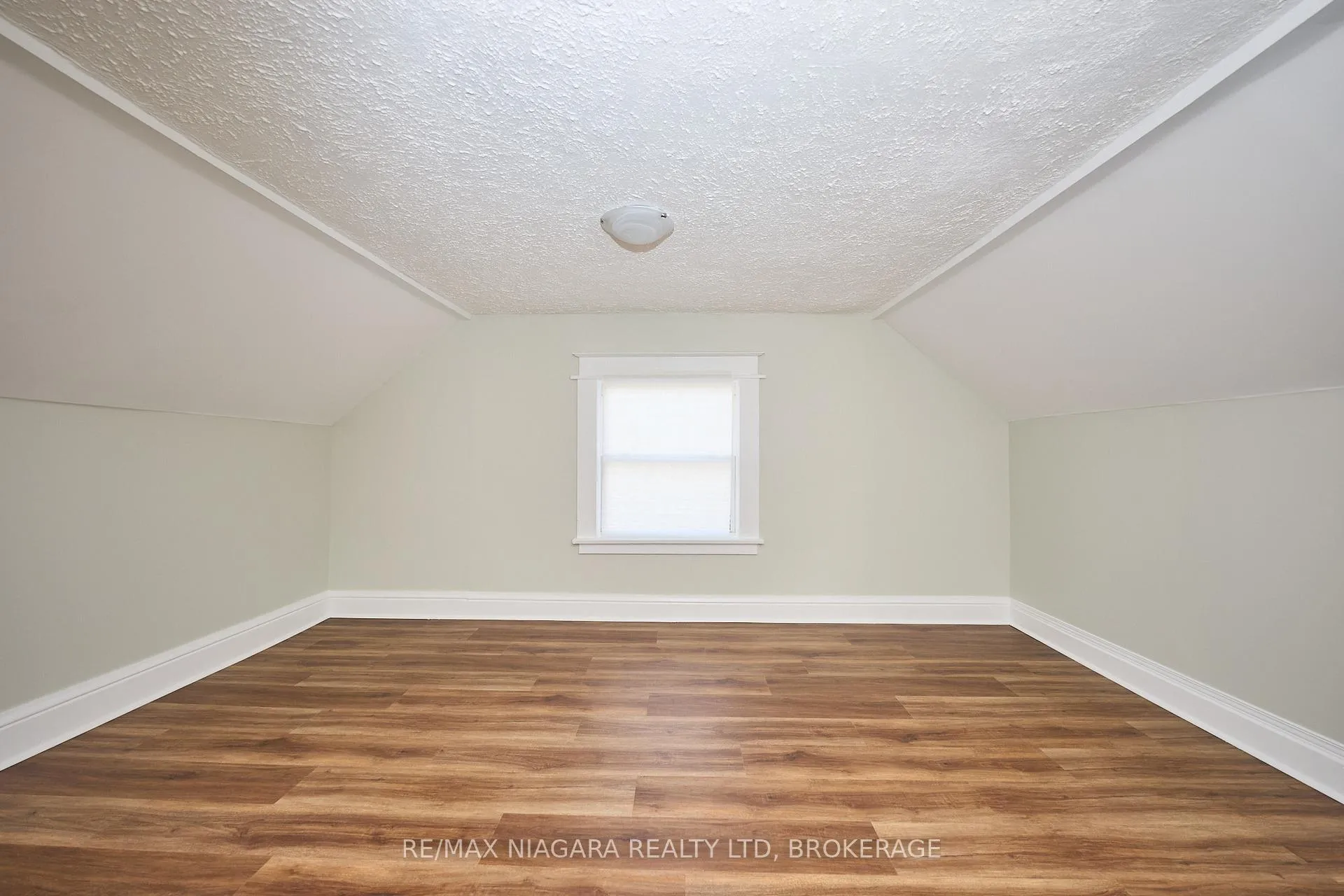 Photo 14 of 5006 Morrison Street, Niagara Falls, Cherrywood — HOMEH