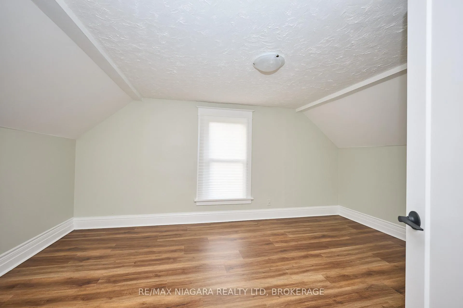 Photo 17 of 5006 Morrison Street, Niagara Falls, Cherrywood — HOMEH