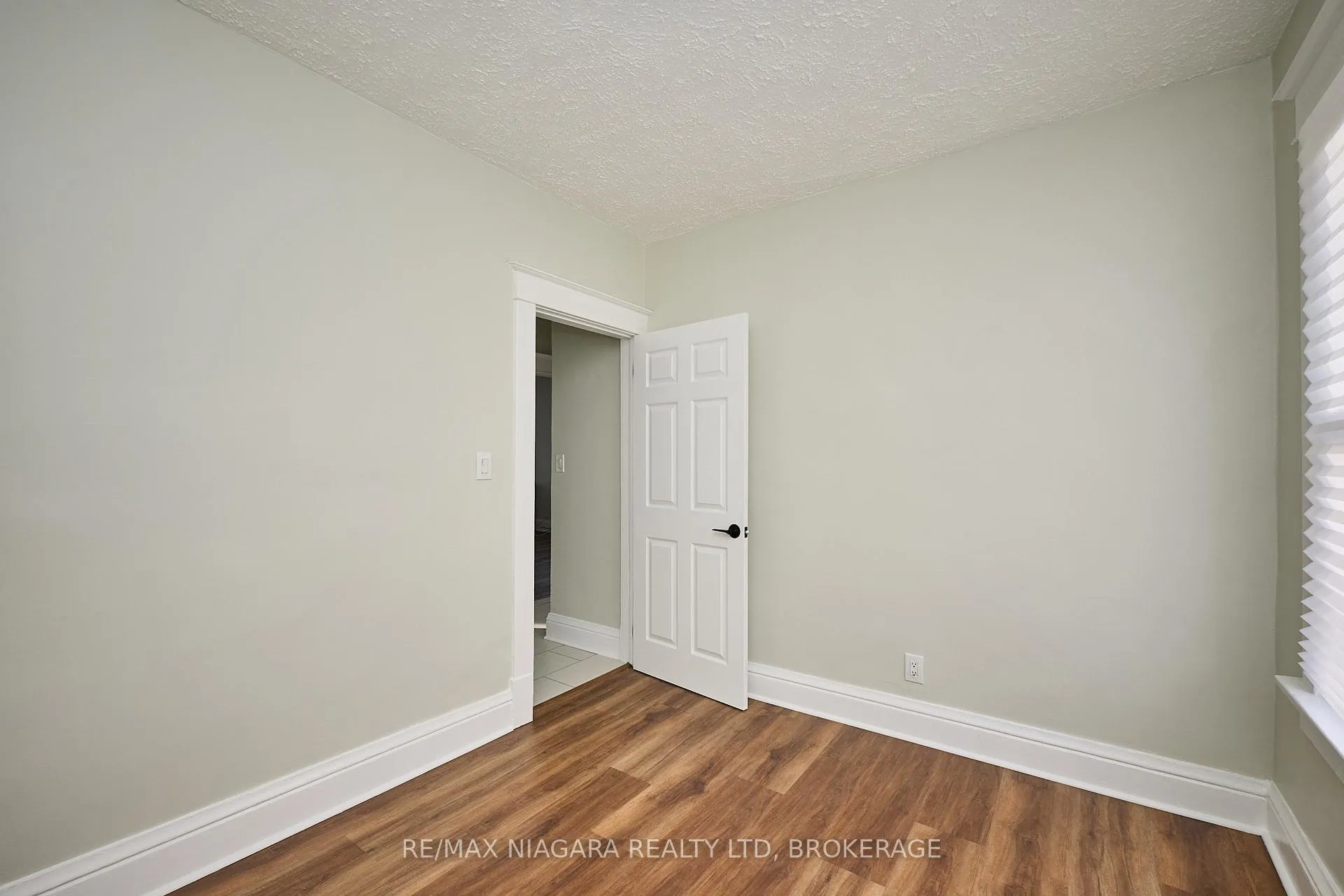 Photo 18 of 5006 Morrison Street, Niagara Falls, Cherrywood — HOMEH