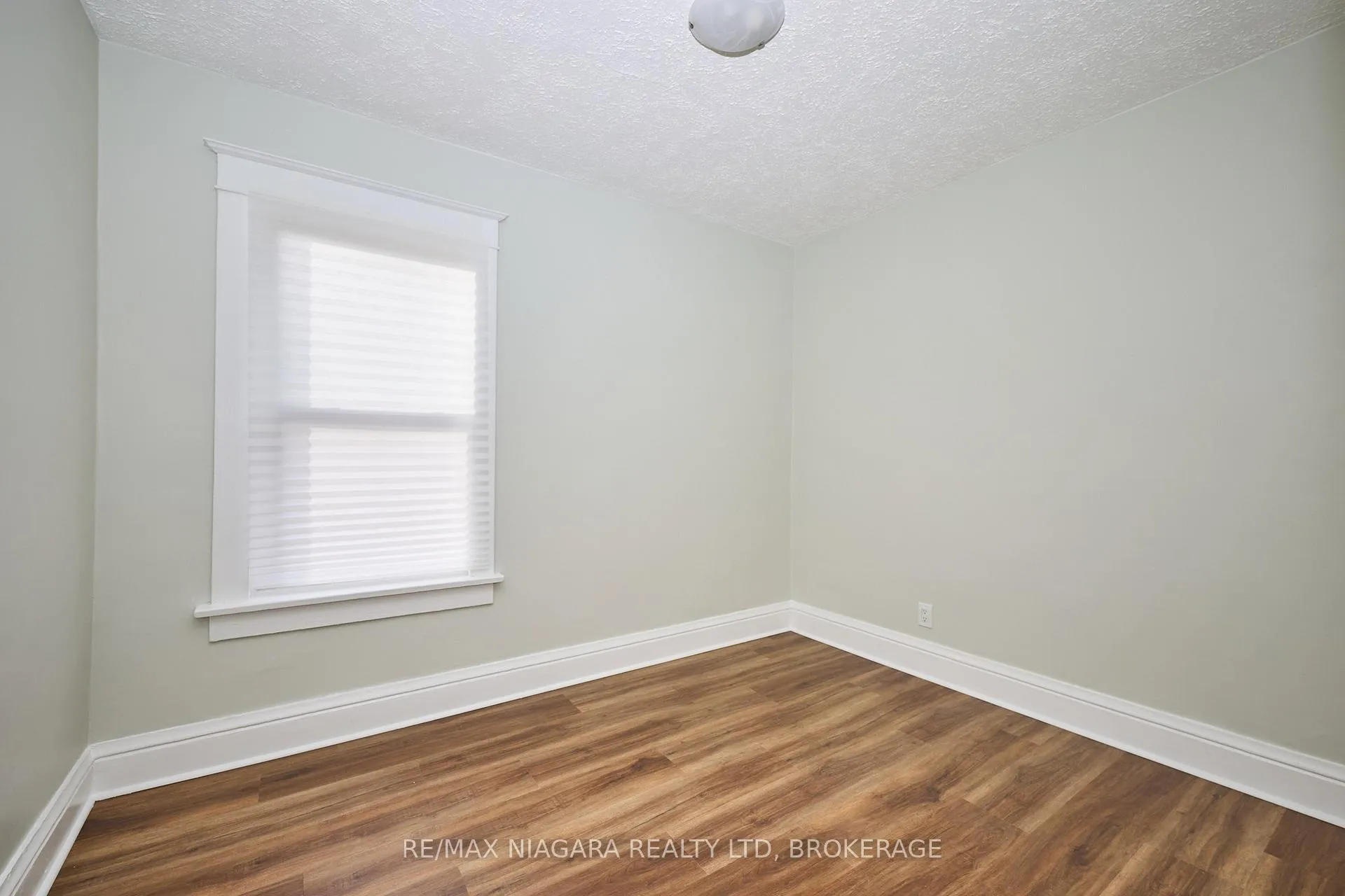 Photo 19 of 5006 Morrison Street, Niagara Falls, Cherrywood — HOMEH