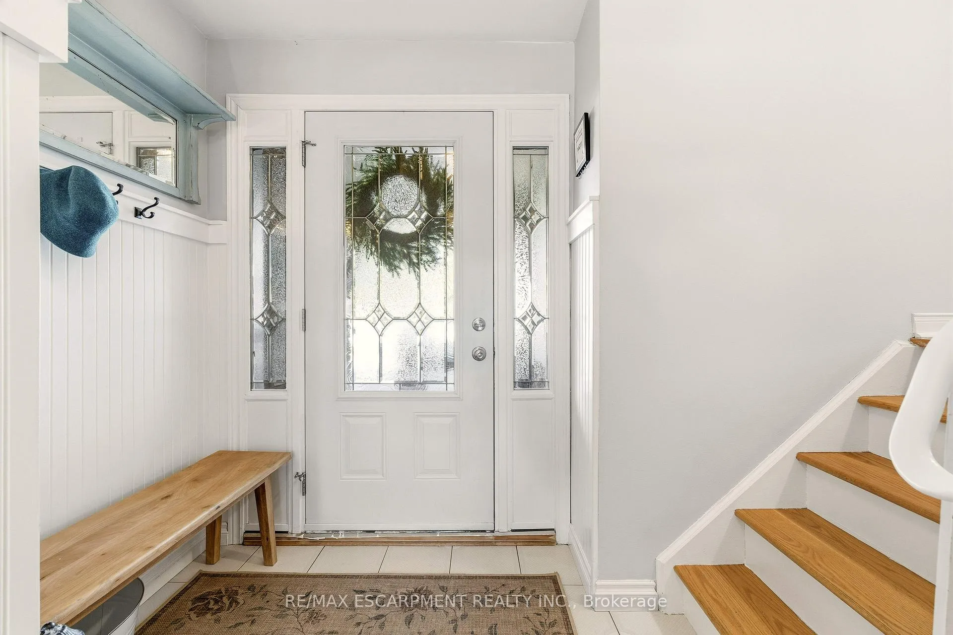 Photo 4 of 566 Lani Crescent, Burlington, Roseland — HOMEH