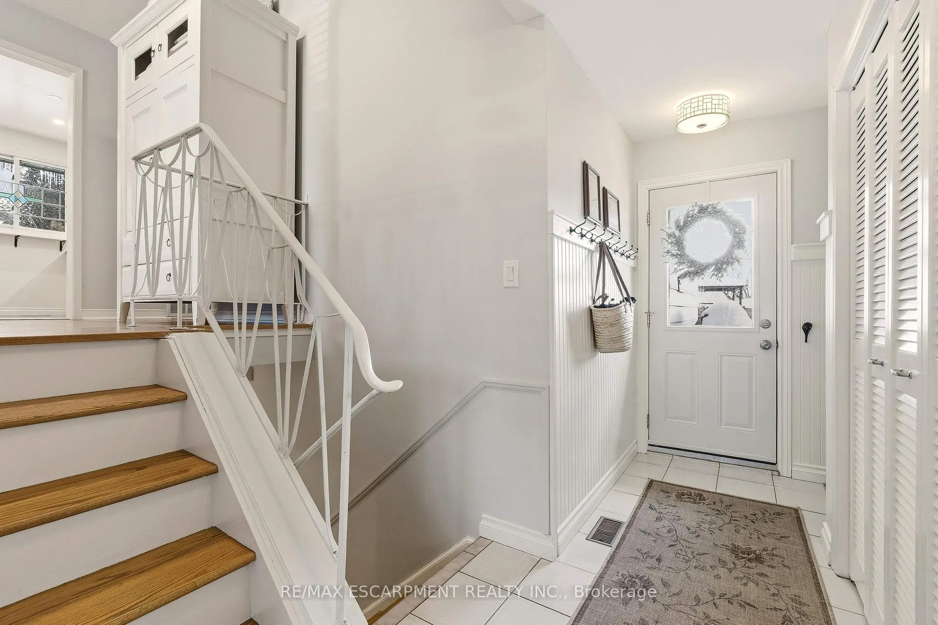 Photo 6 of 566 Lani Crescent, Burlington, Roseland — HOMEH