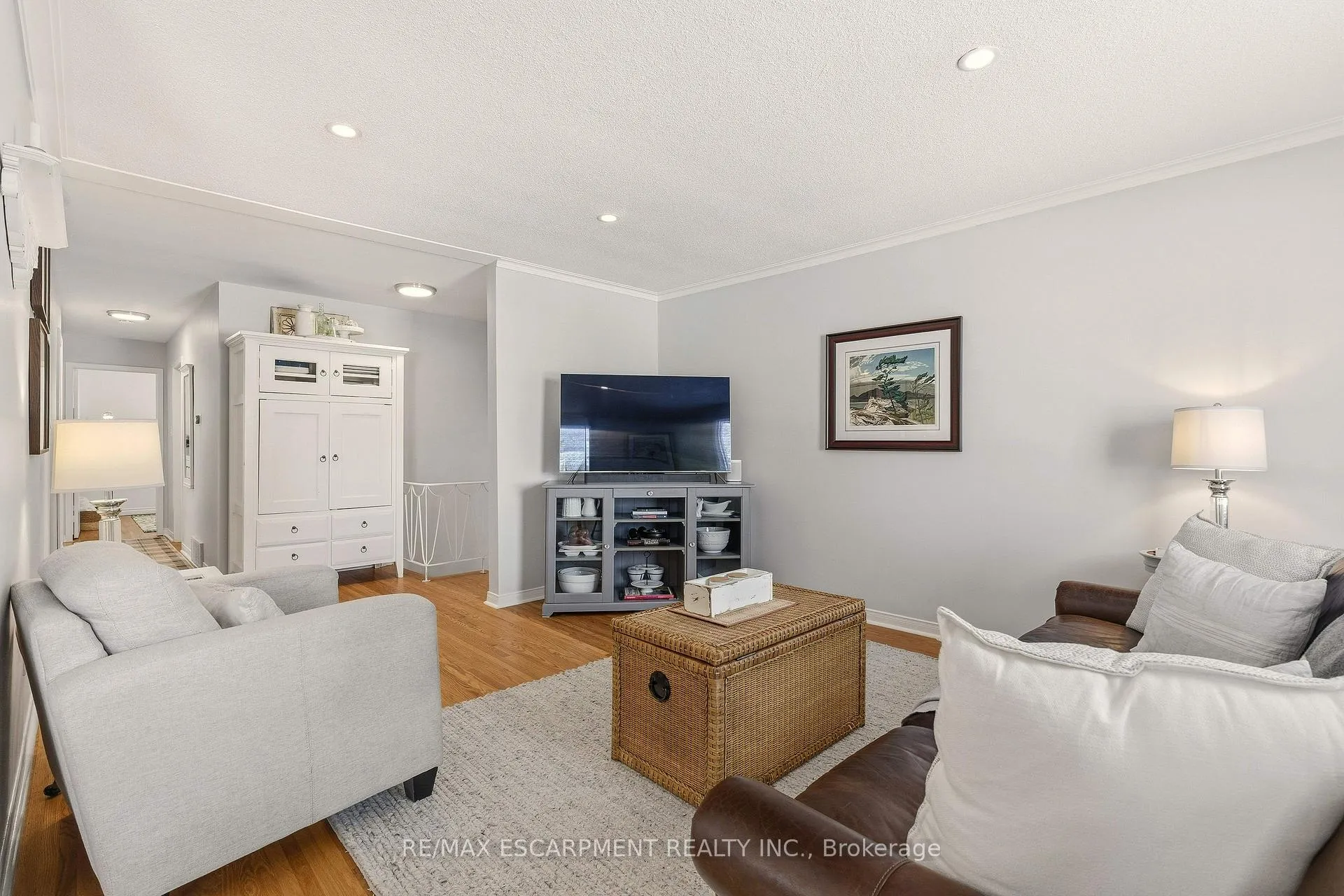 Photo 8 of 566 Lani Crescent, Burlington, Roseland — HOMEH