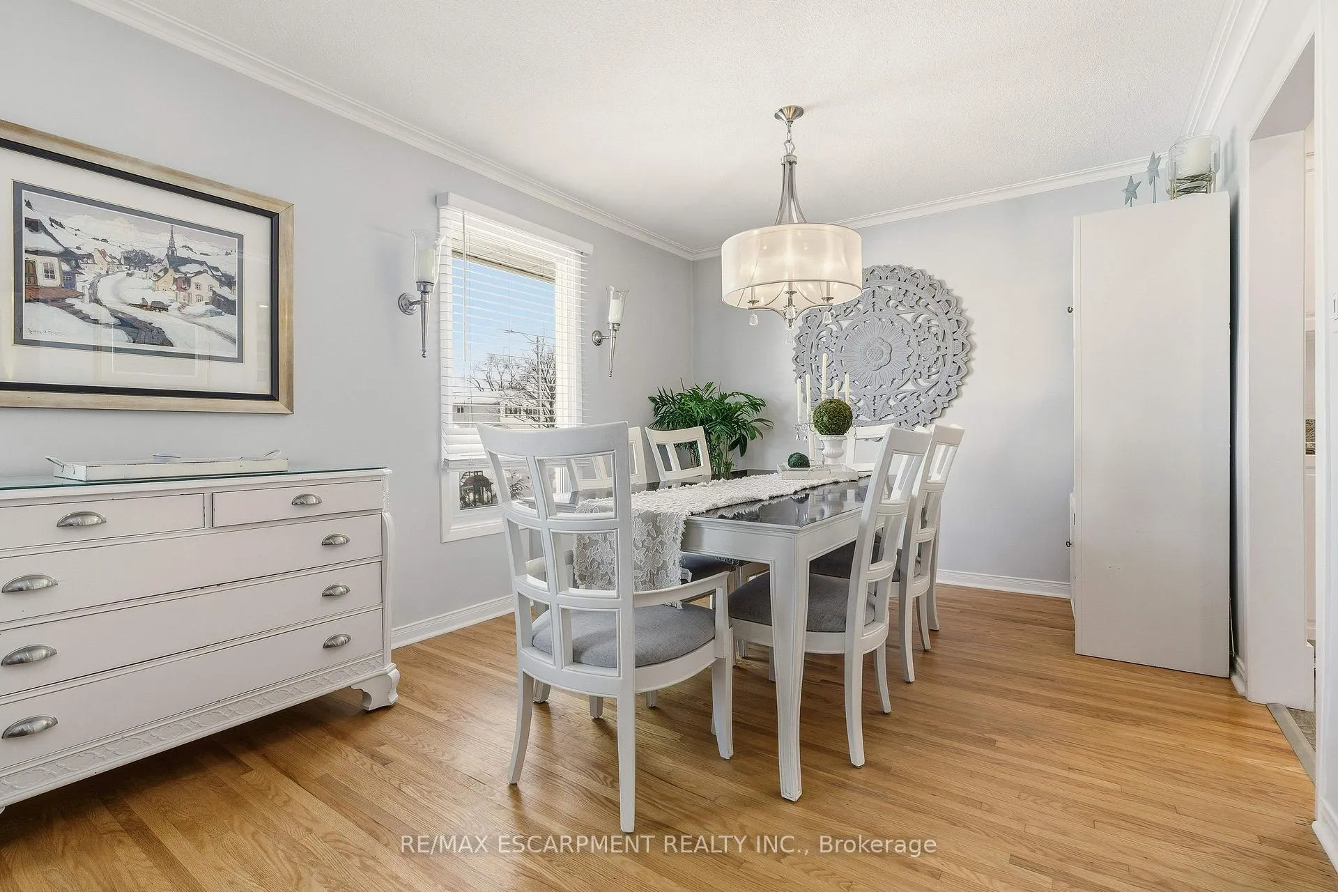 Photo 9 of 566 Lani Crescent, Burlington, Roseland — HOMEH