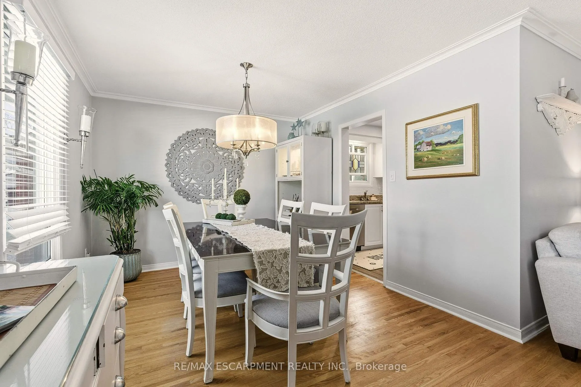 Photo 10 of 566 Lani Crescent, Burlington, Roseland — HOMEH