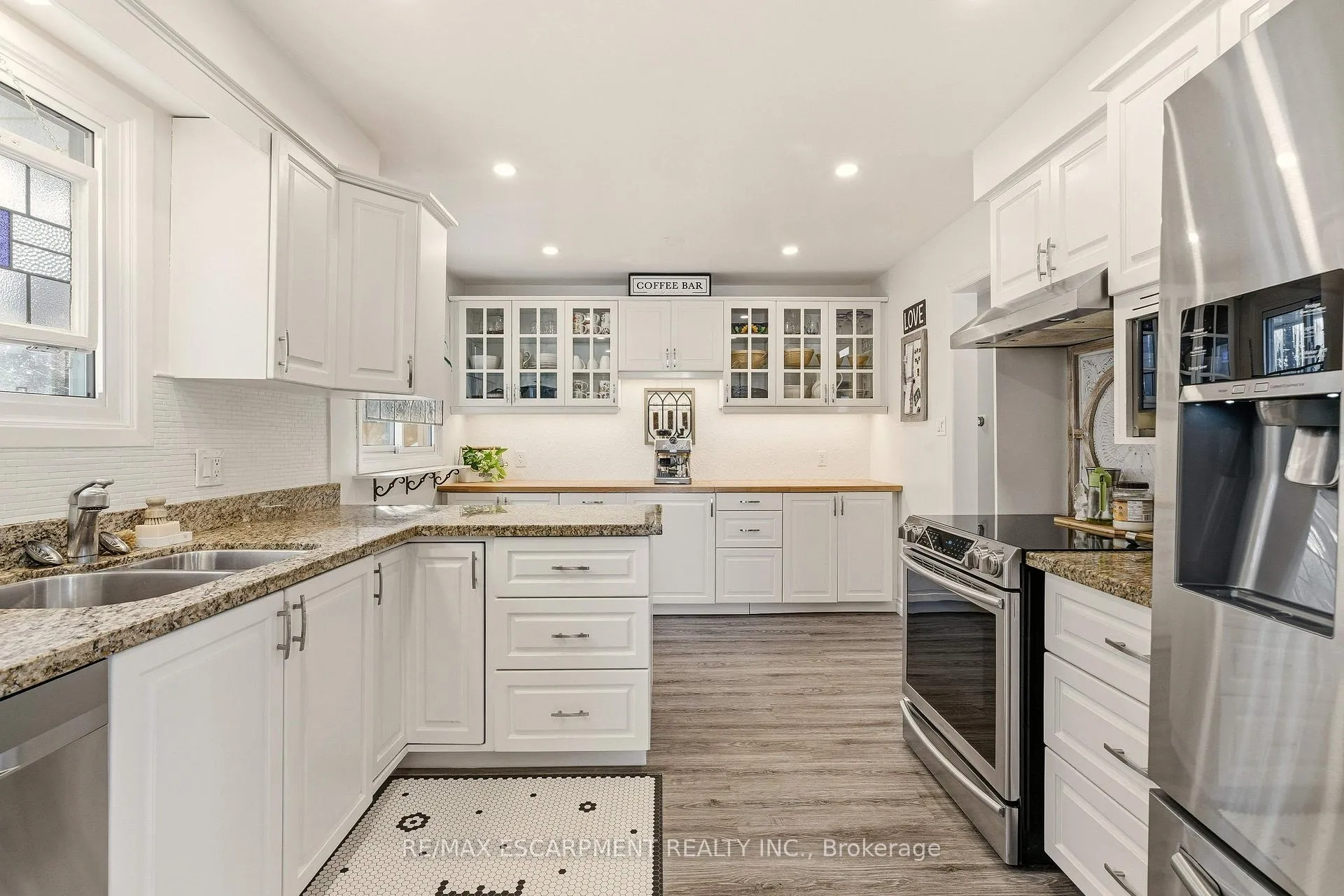 Photo 11 of 566 Lani Crescent, Burlington, Roseland — HOMEH