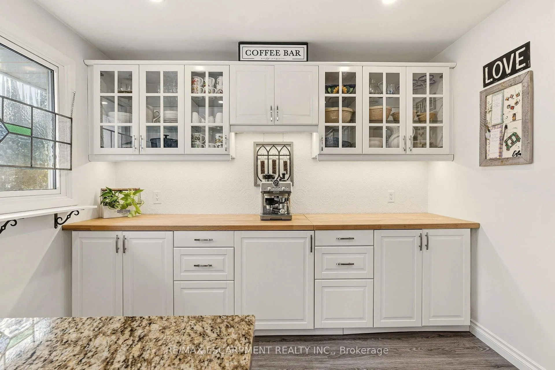 Photo 14 of 566 Lani Crescent, Burlington, Roseland — HOMEH