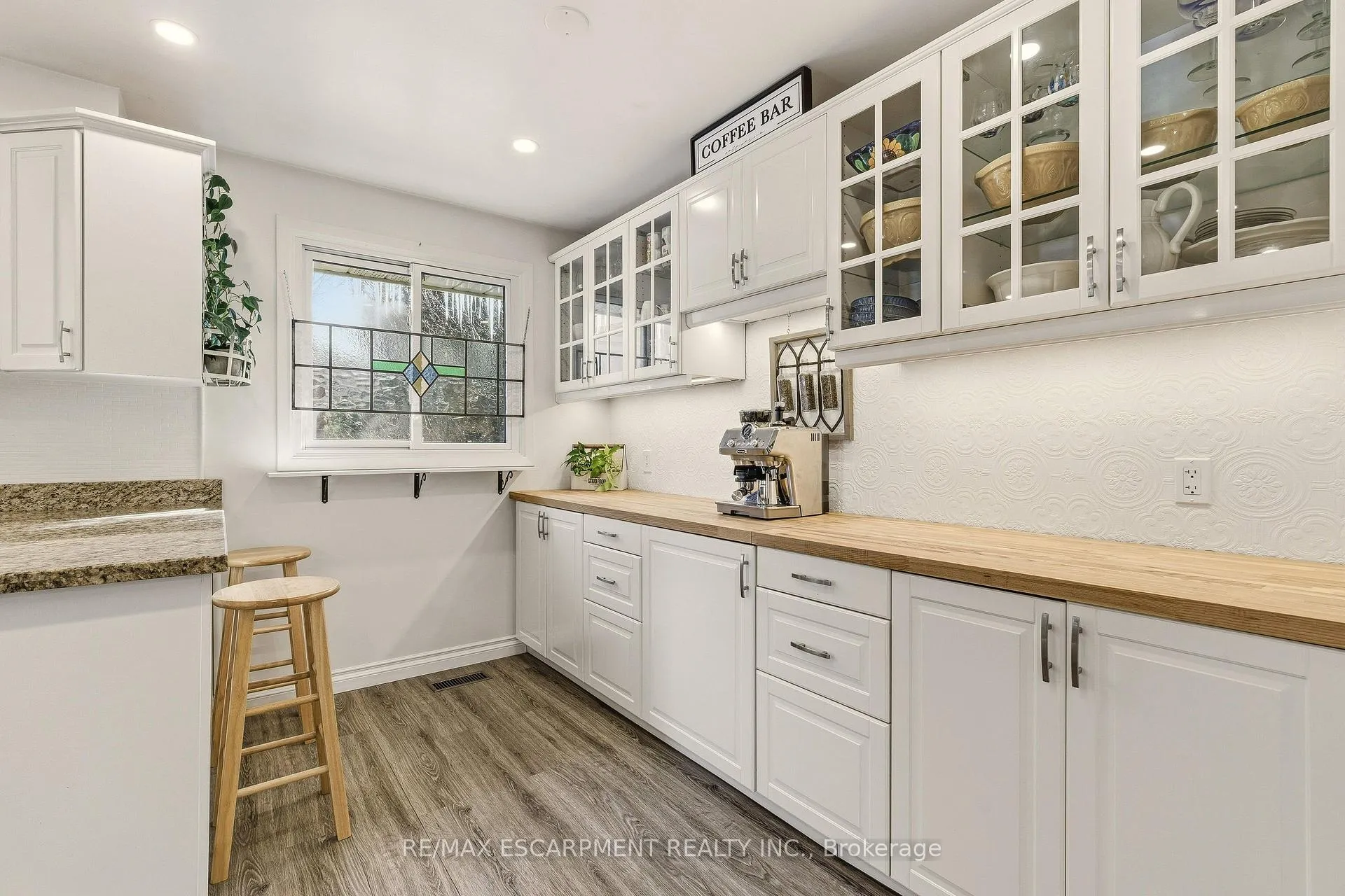 Photo 16 of 566 Lani Crescent, Burlington, Roseland — HOMEH