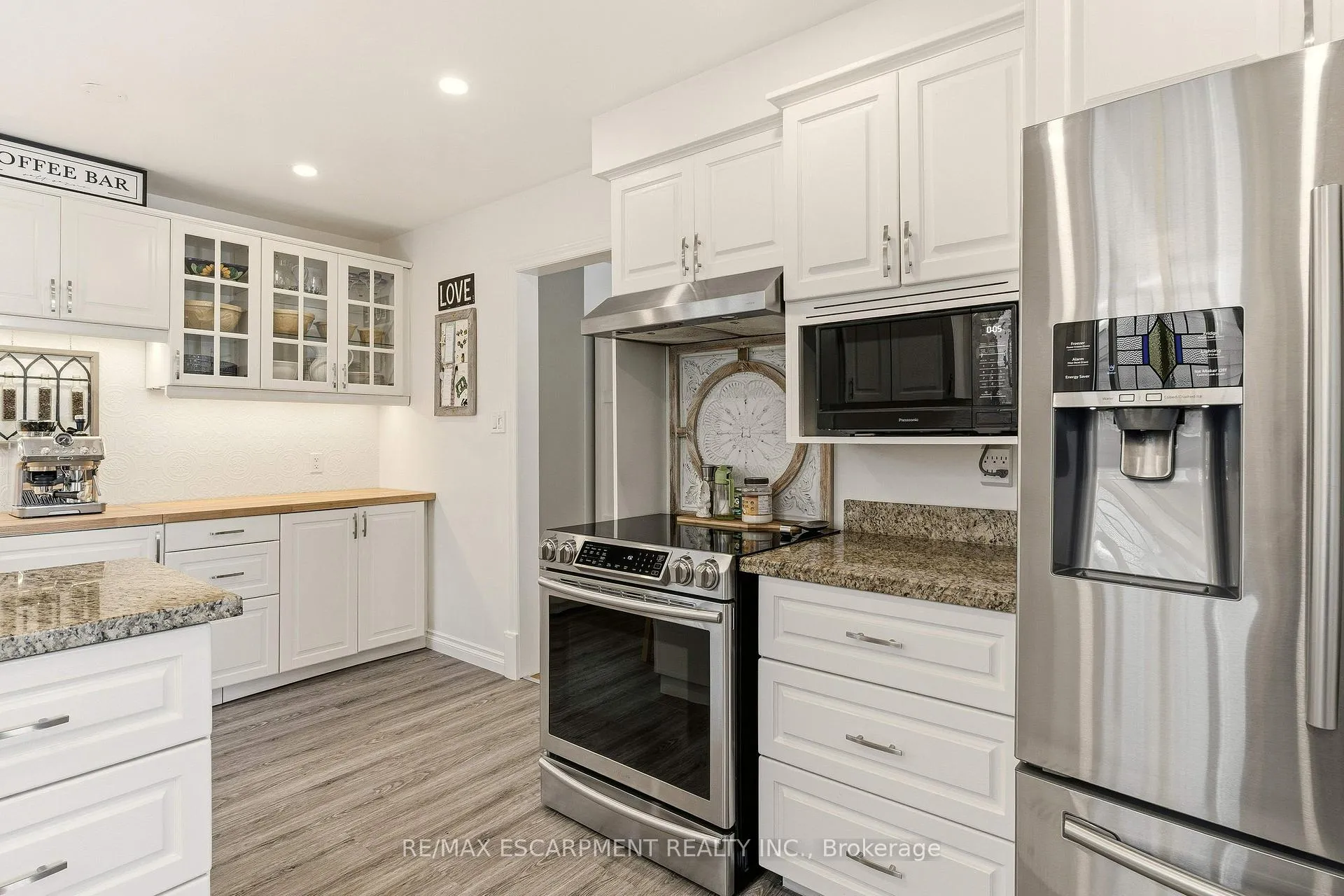 Photo 17 of 566 Lani Crescent, Burlington, Roseland — HOMEH