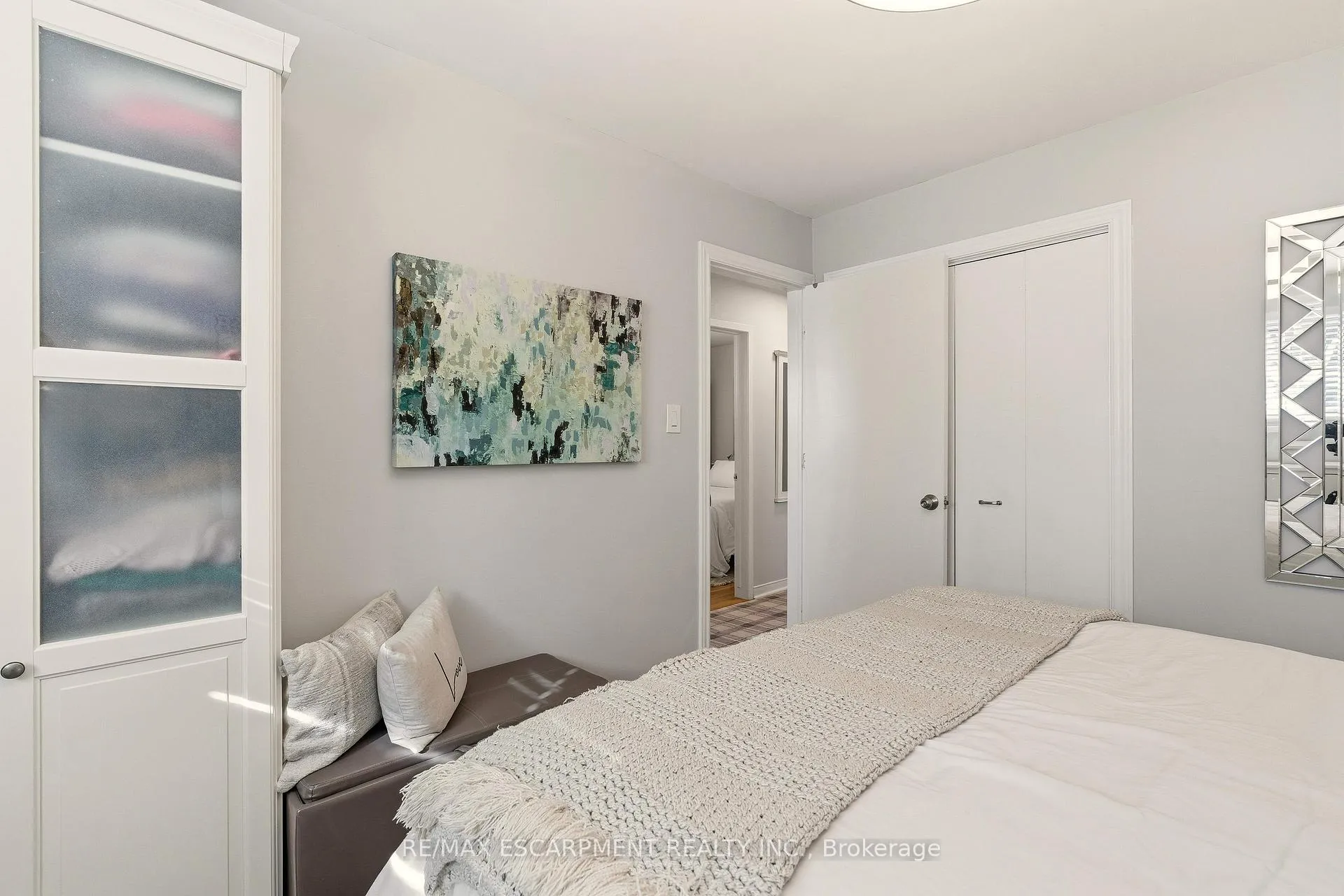 Photo 21 of 566 Lani Crescent, Burlington, Roseland — HOMEH