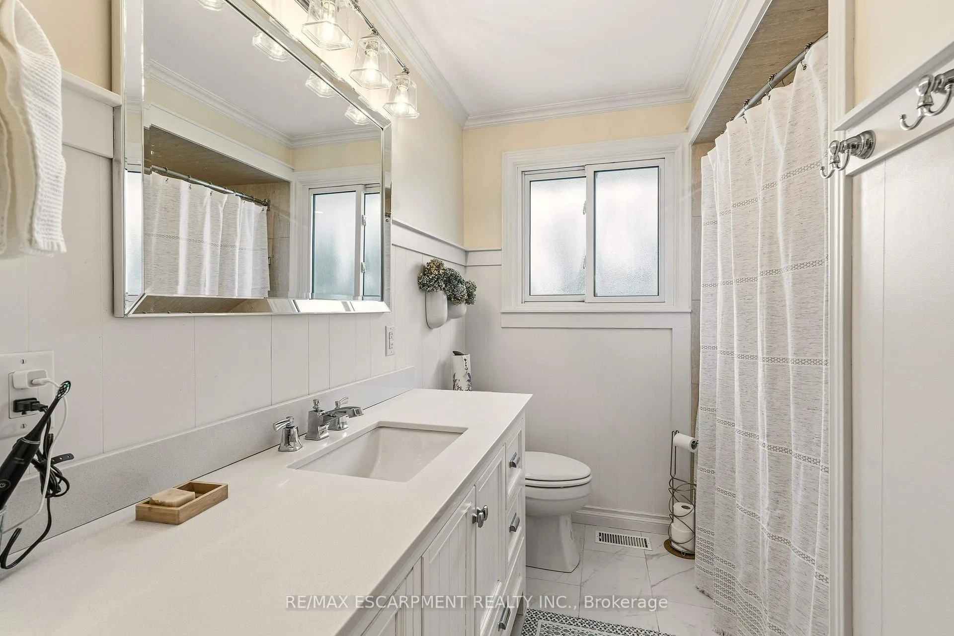 Photo 24 of 566 Lani Crescent, Burlington, Roseland — HOMEH