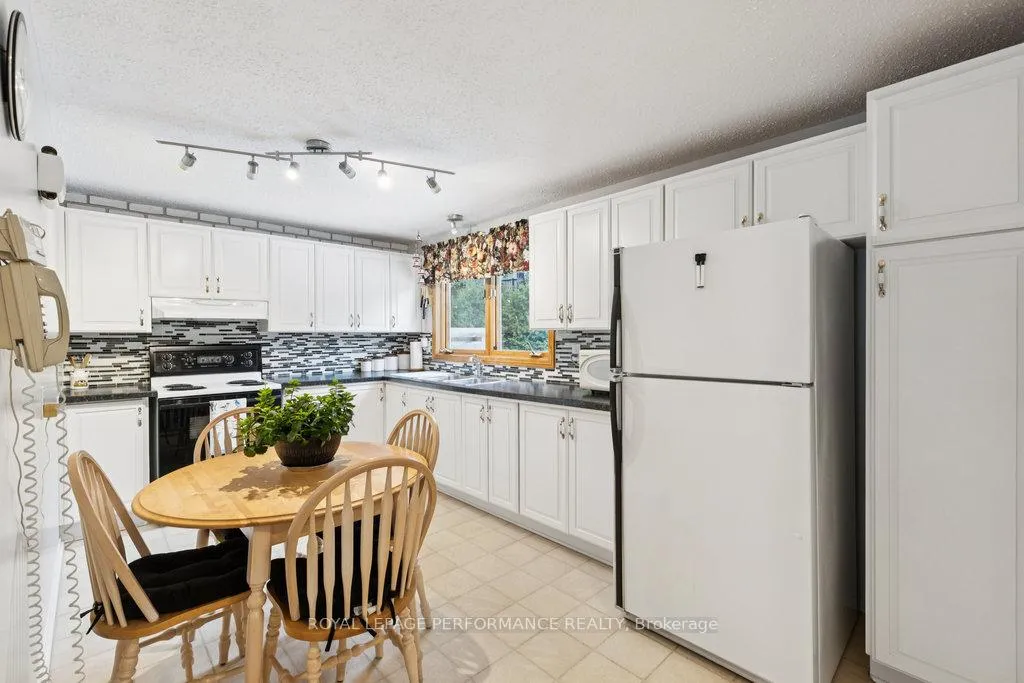 Photo 15 of 2314 Cotters Crescent, Ottawa, Windsor Park Village — HOMEH