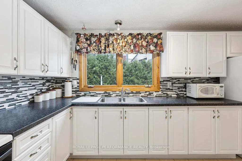Photo 18 of 2314 Cotters Crescent, Ottawa, Windsor Park Village — HOMEH