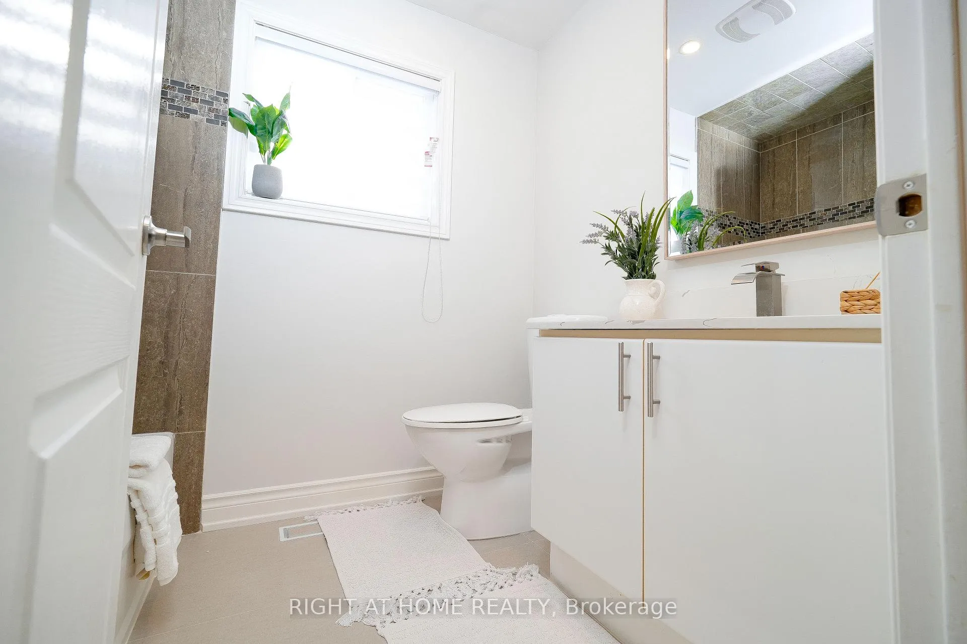 Photo 11 of 75 Bonny Meadows Drive, Aurora, Aurora Highlands — HOMEH